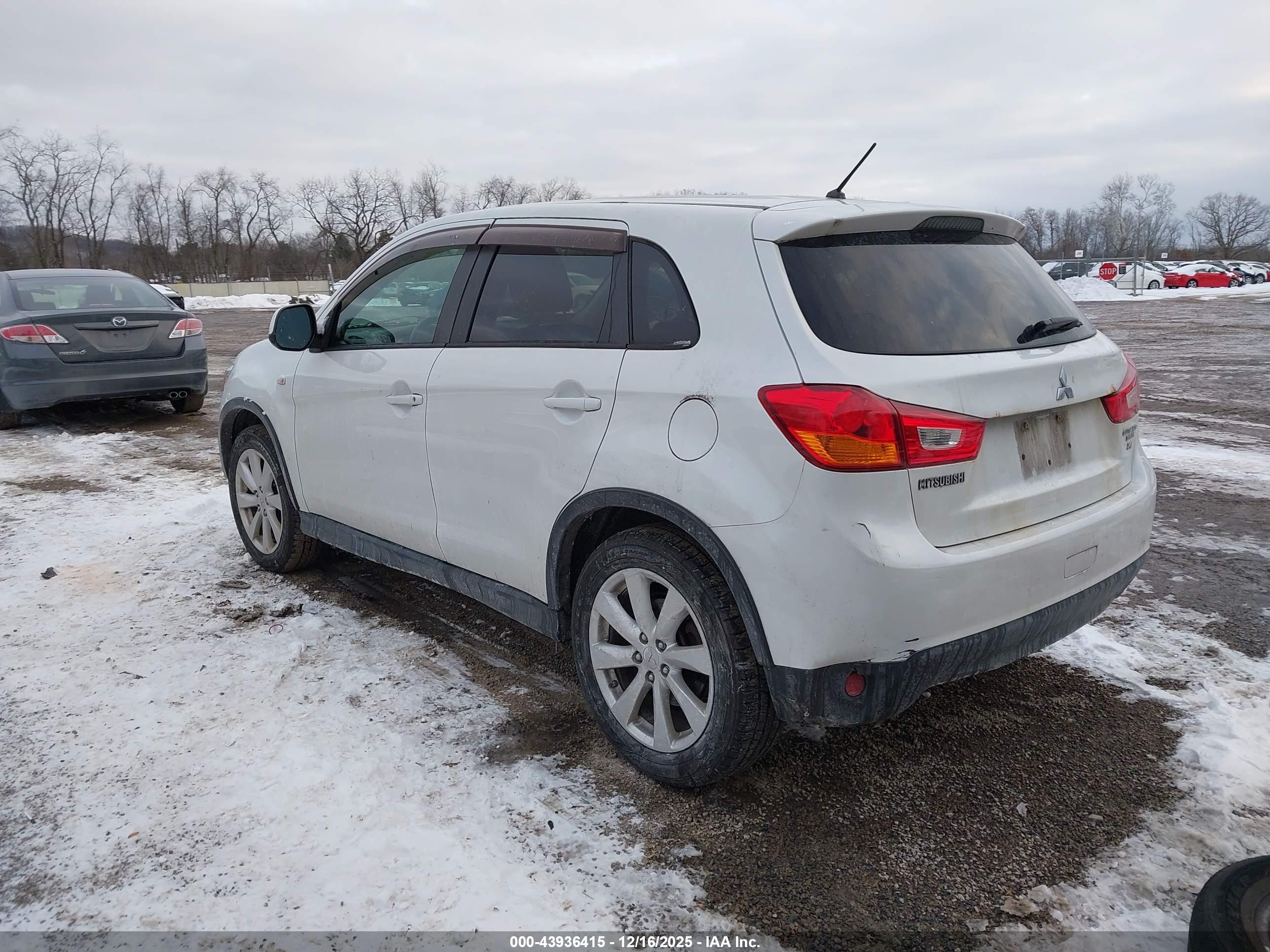 MITSUBISHI OUTLANDER image 3