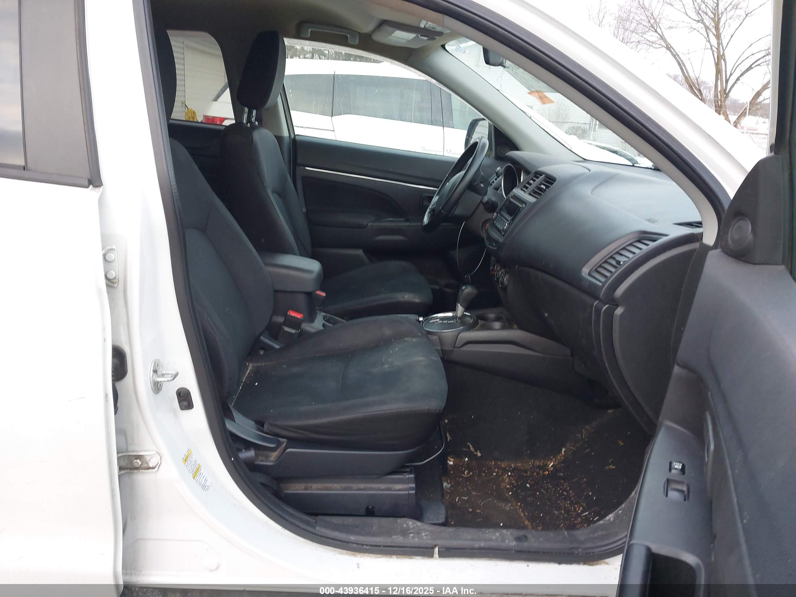 MITSUBISHI OUTLANDER image 5