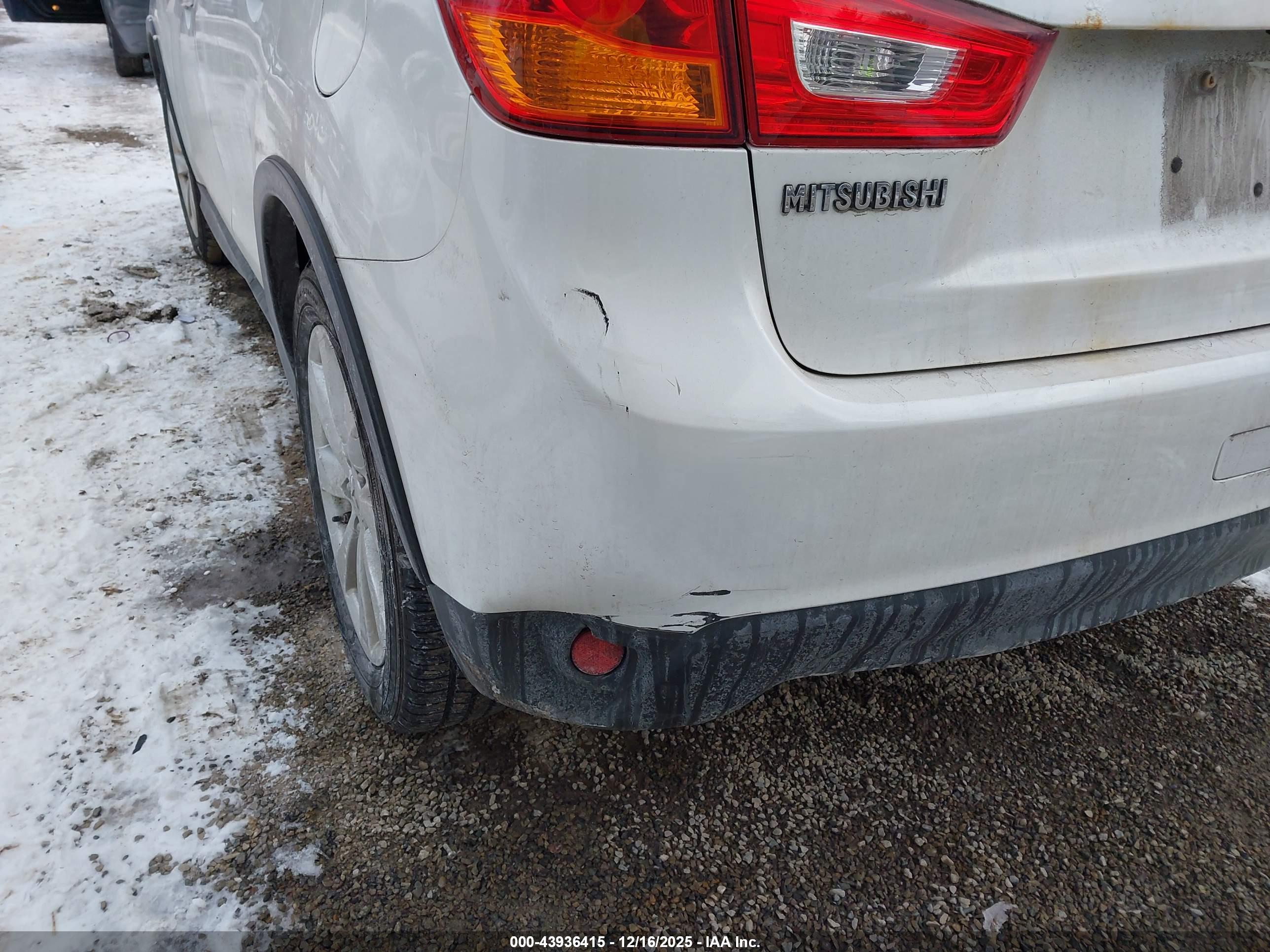 MITSUBISHI OUTLANDER image 6