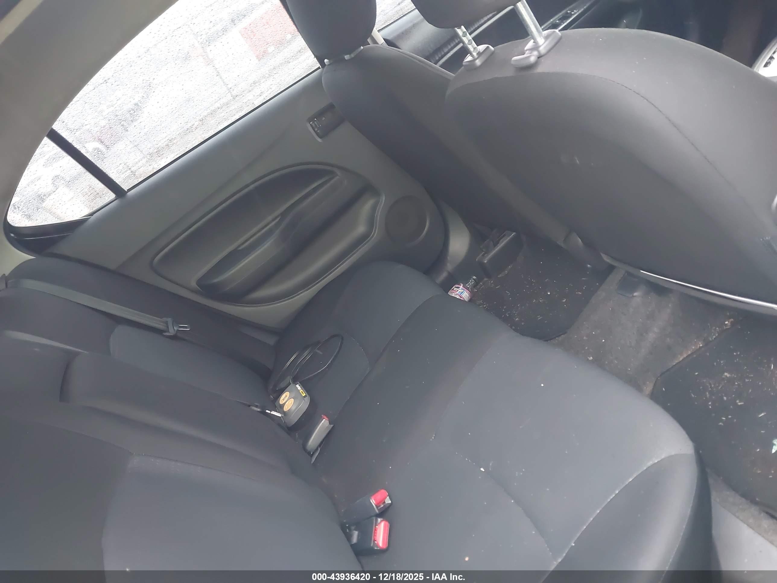 MITSUBISHI MIRAGE image 8