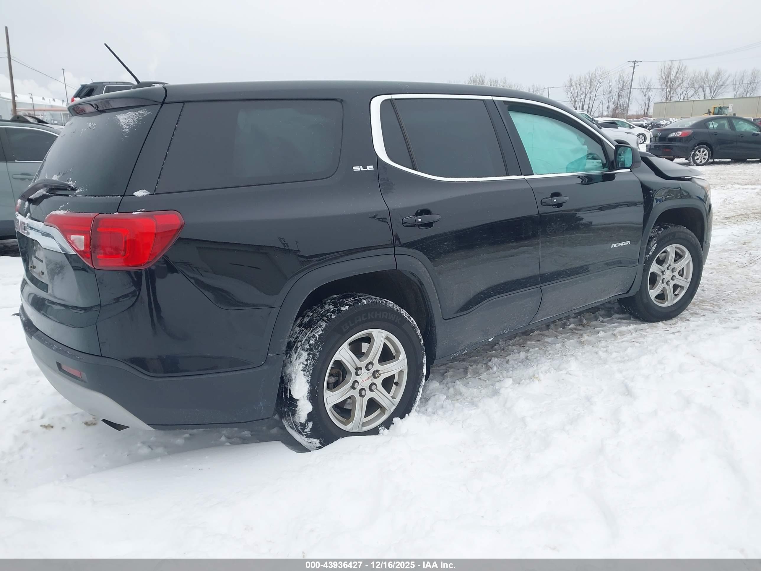 GMC ACADIA image 4