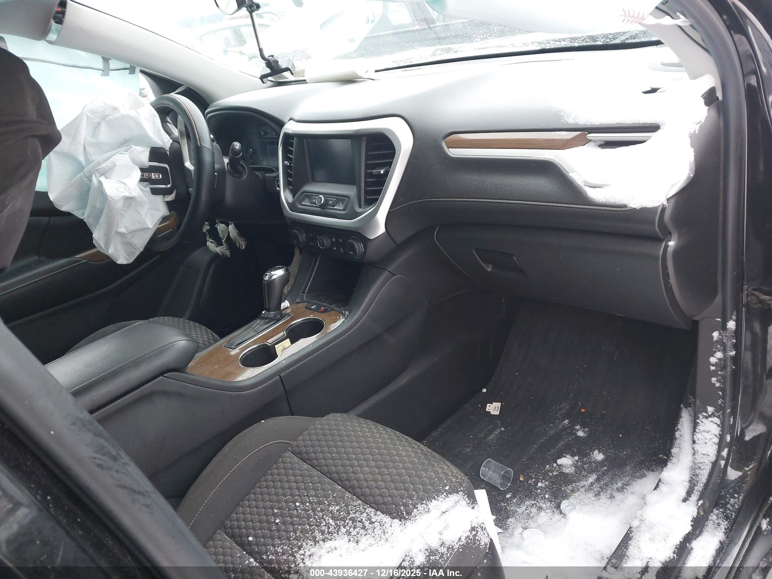 GMC ACADIA image 5