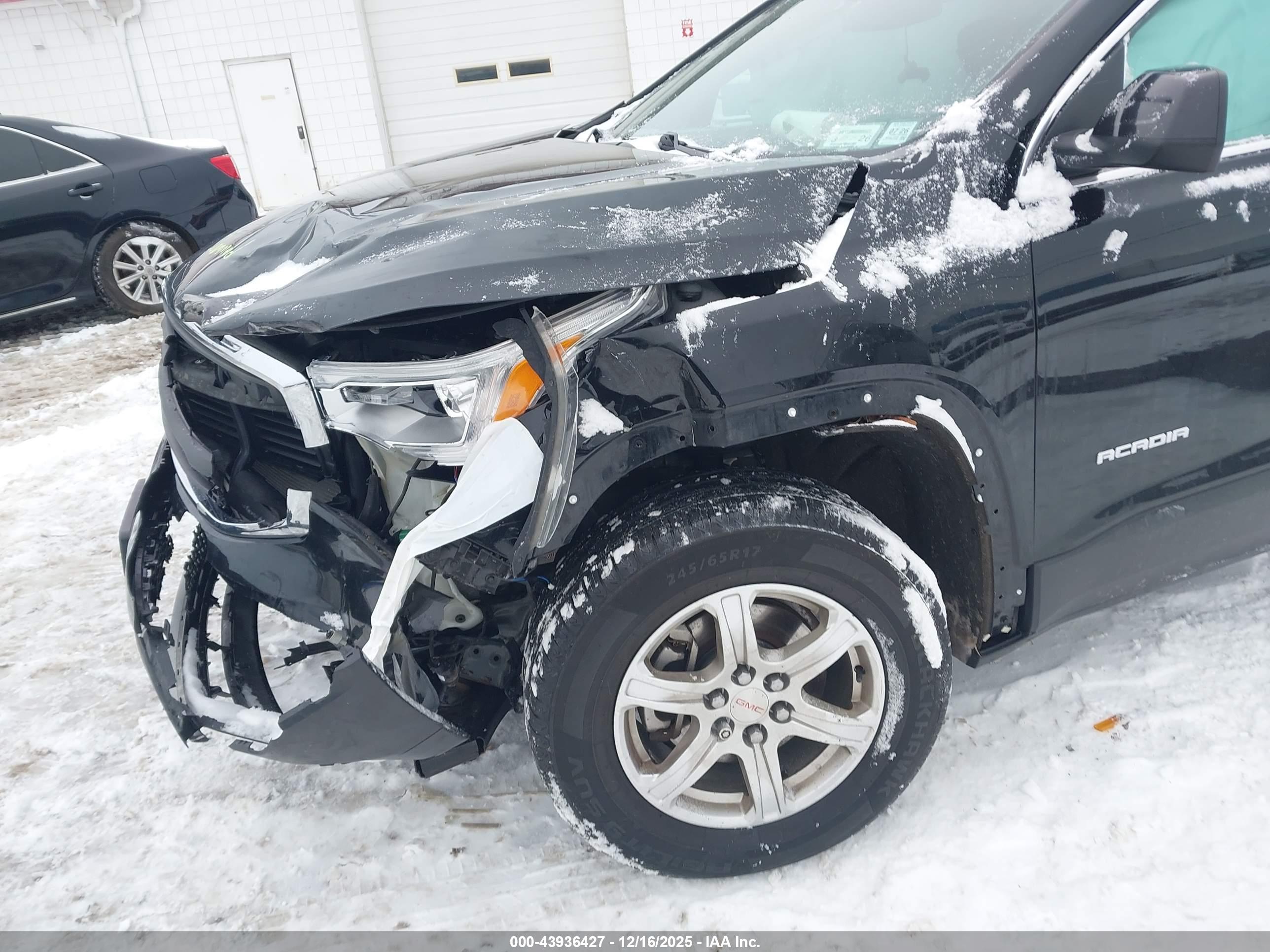GMC ACADIA image 6