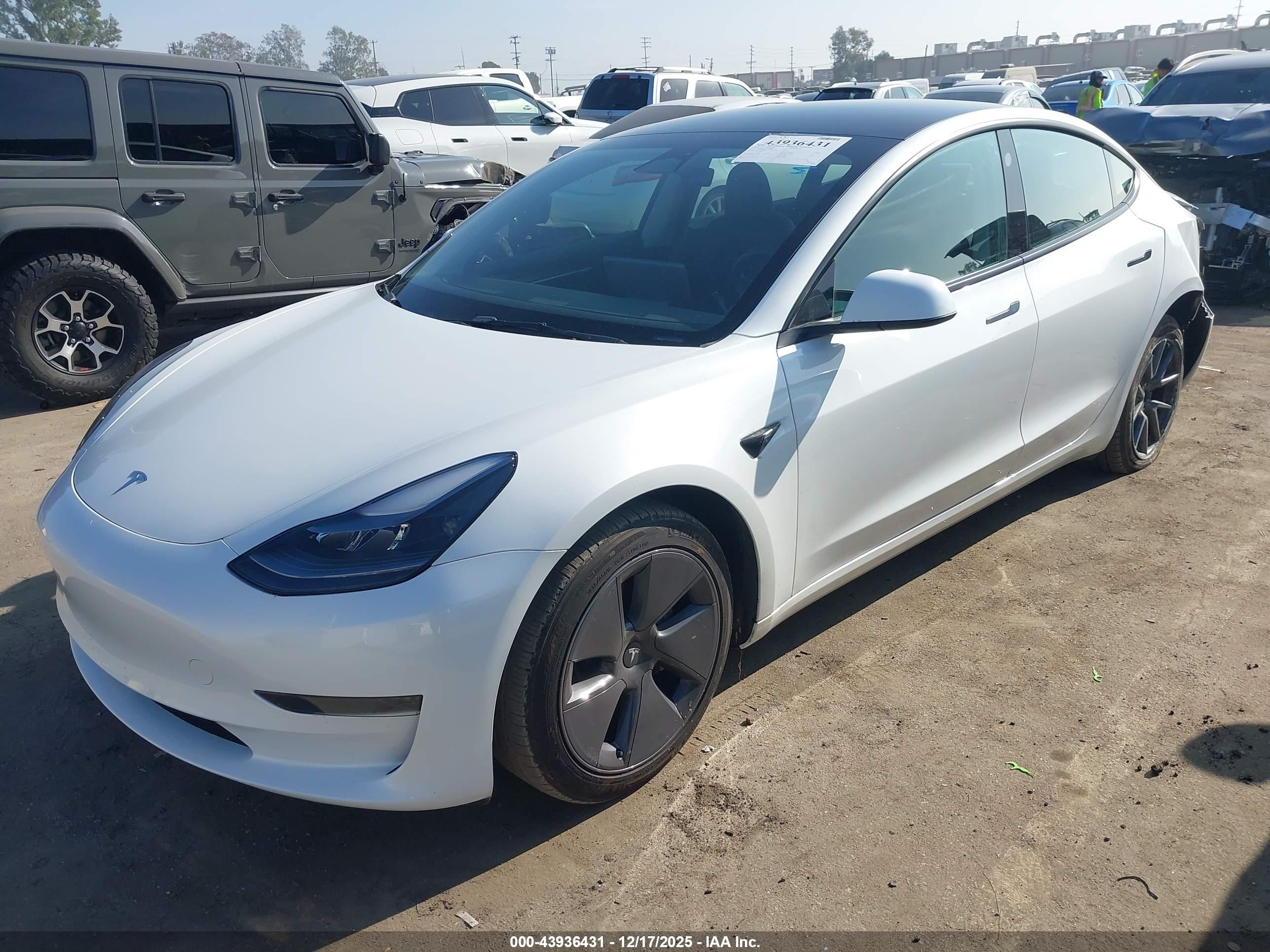 TESLA MODEL image 2