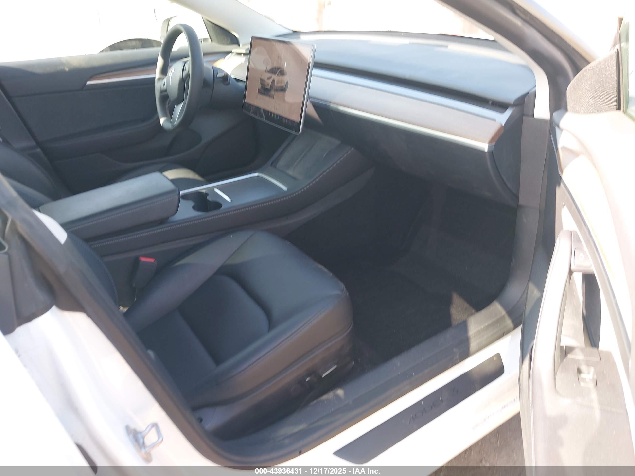 TESLA MODEL image 5