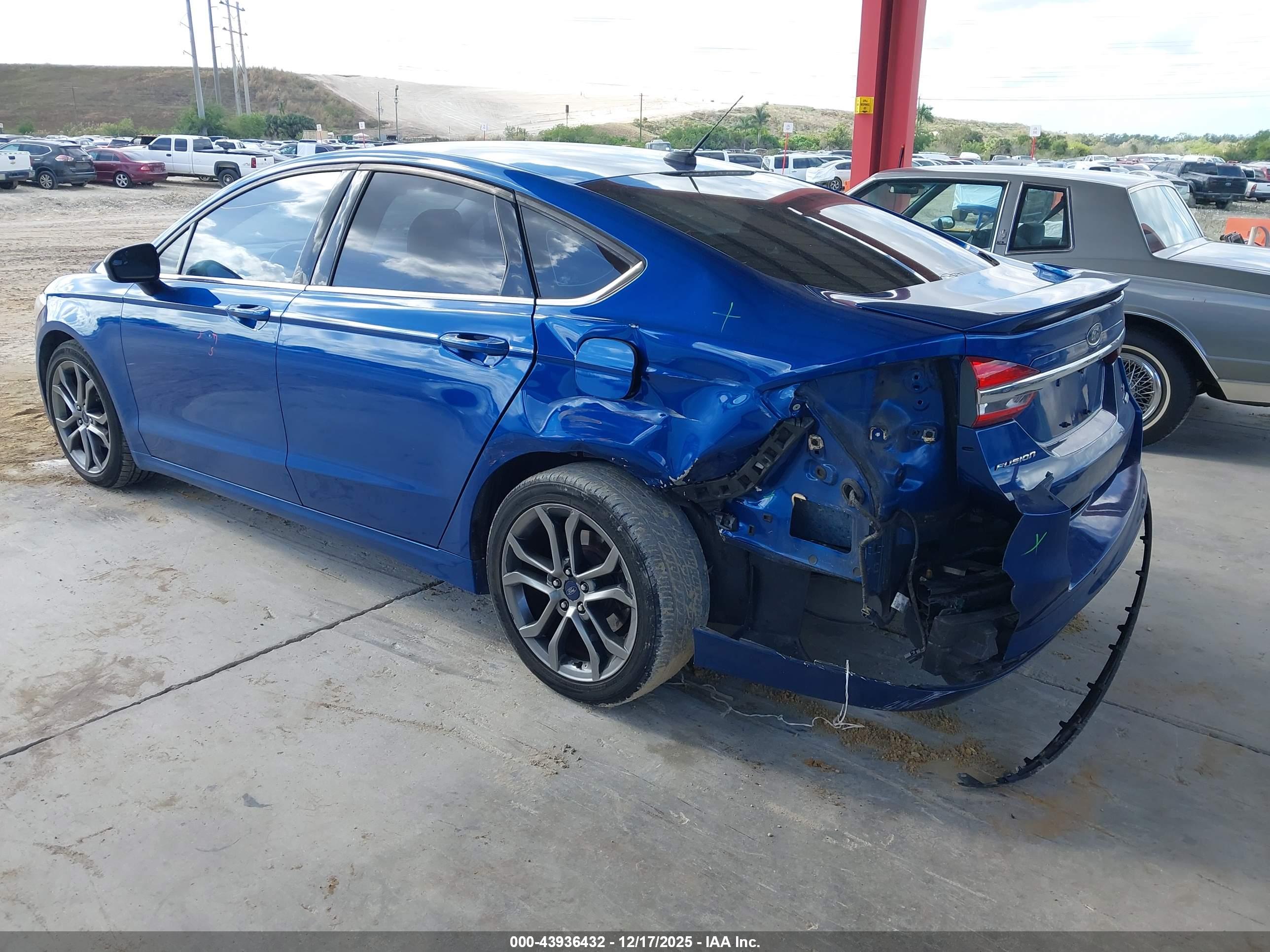 FORD FUSION image 3