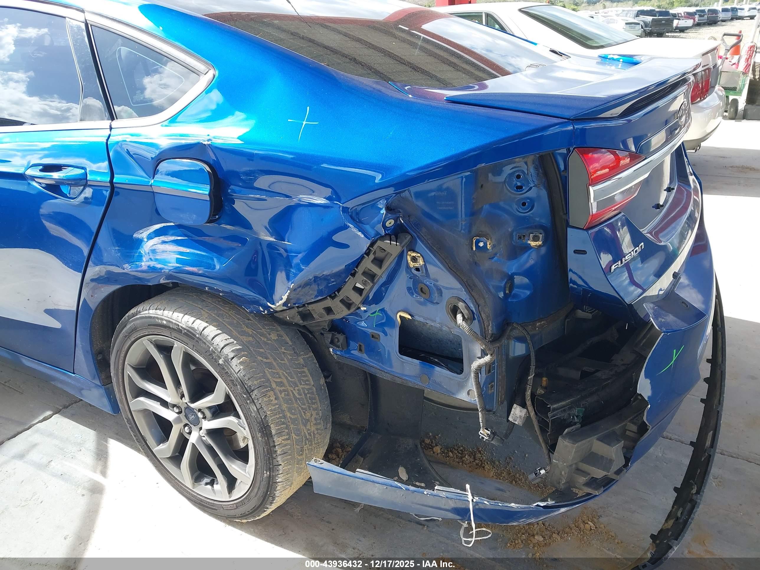 FORD FUSION image 6