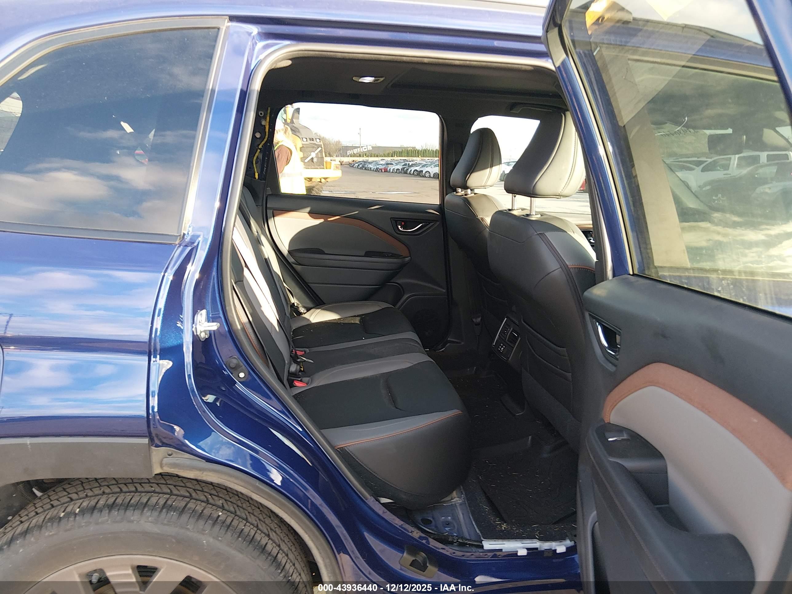 SUBARU FORESTER image 8