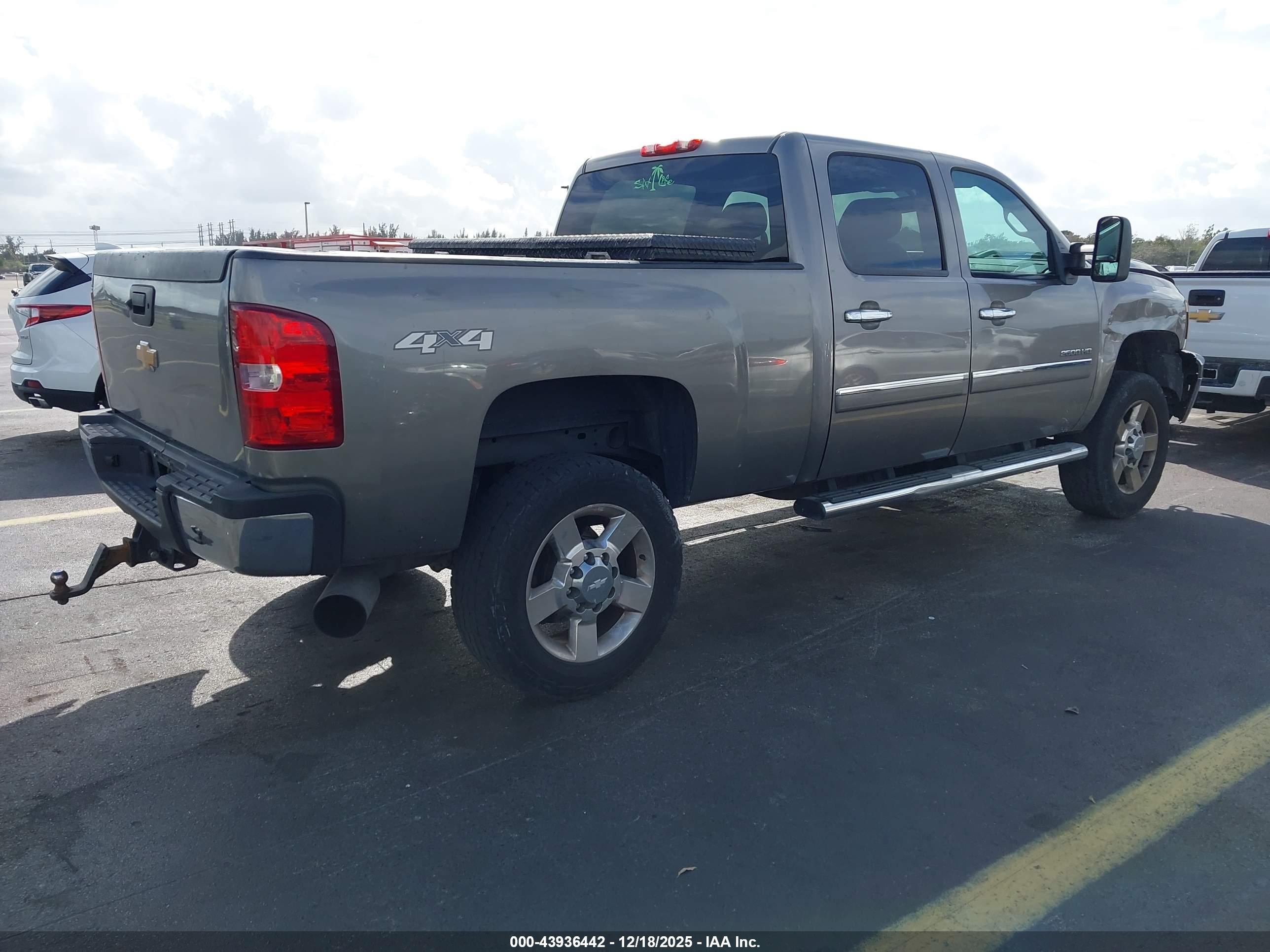 CHEVROLET SILVERADO image 4