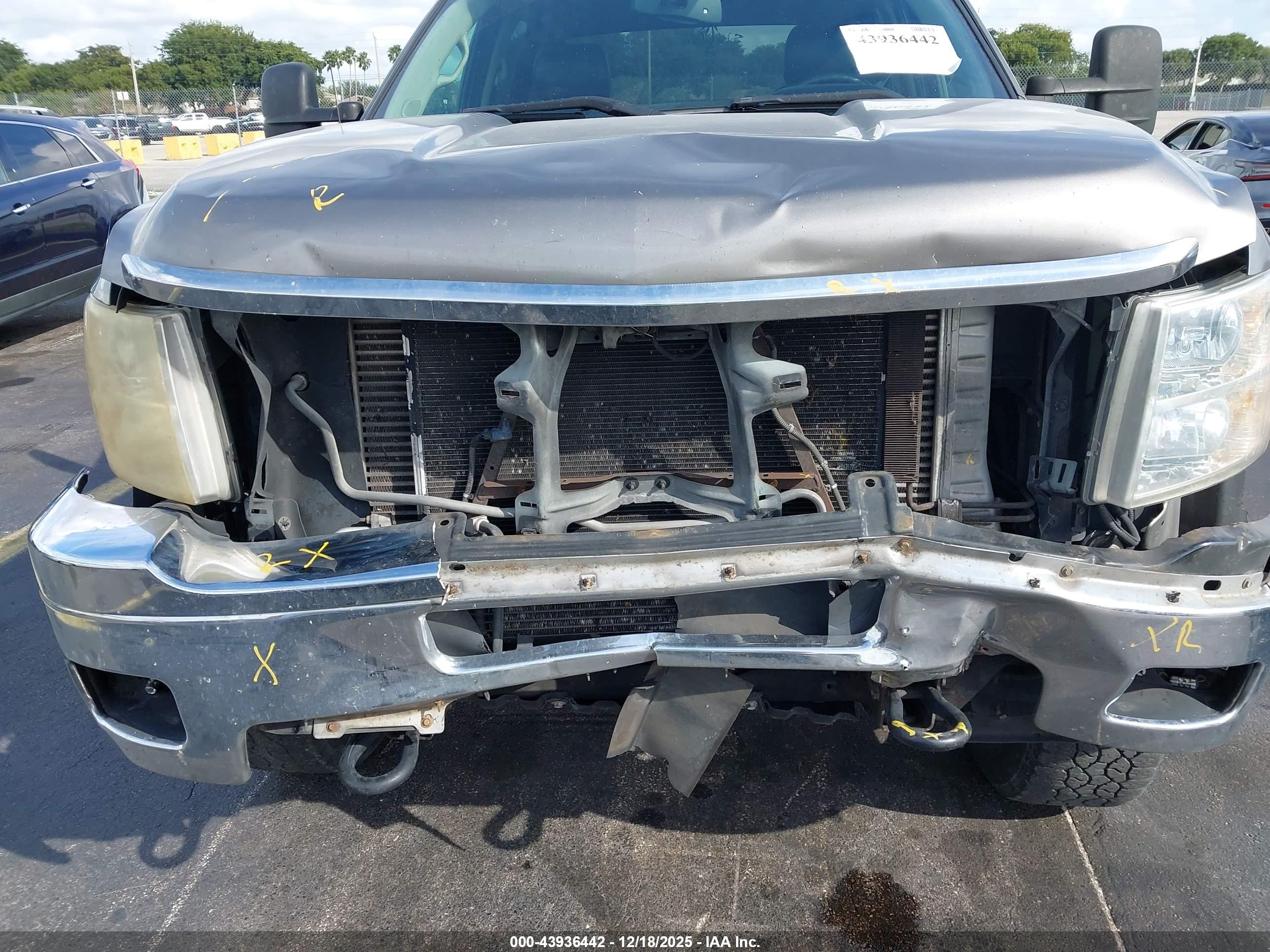 CHEVROLET SILVERADO image 6