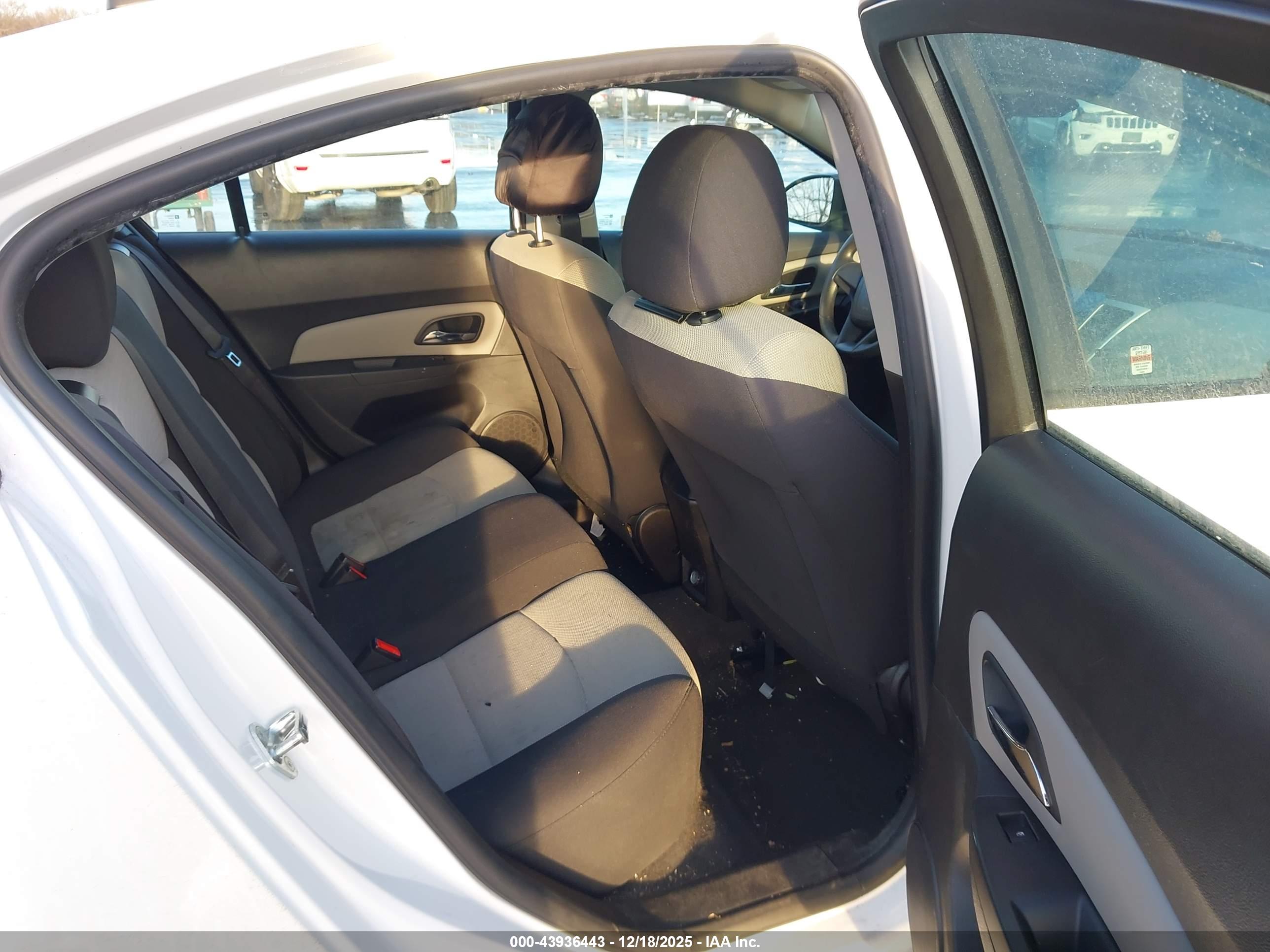 CHEVROLET CRUZE image 8