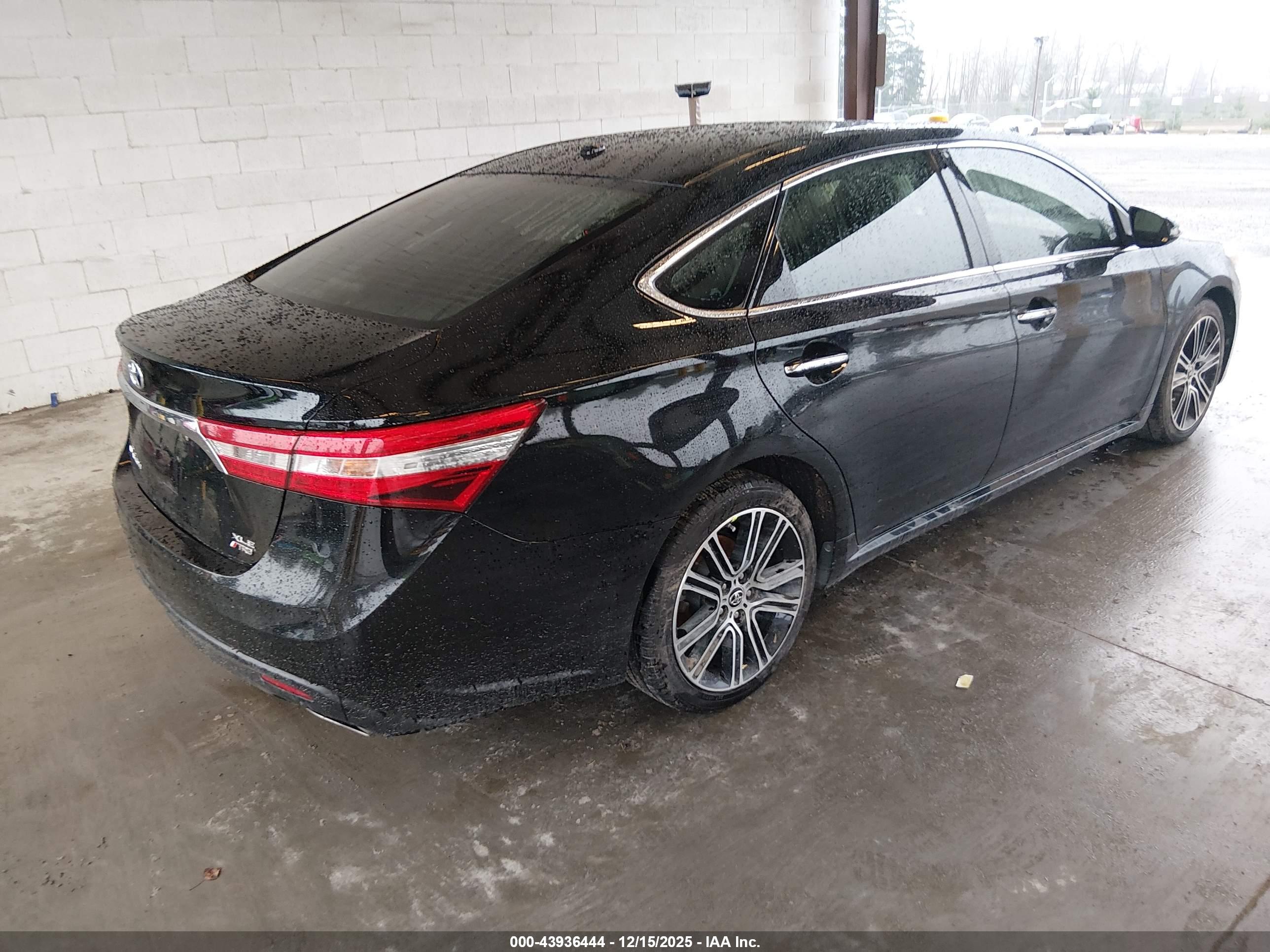 TOYOTA AVALON image 4