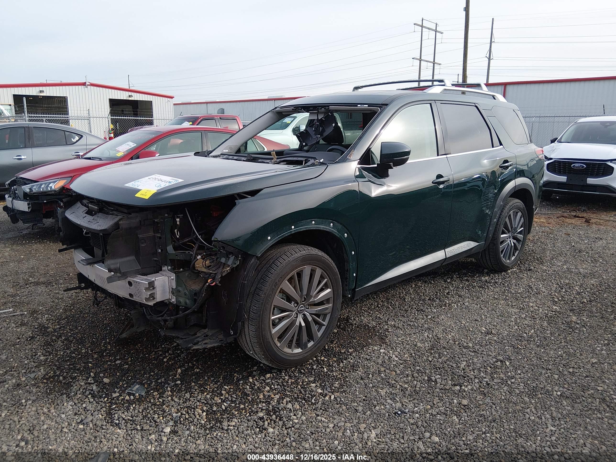 NISSAN PATHFINDER image 2