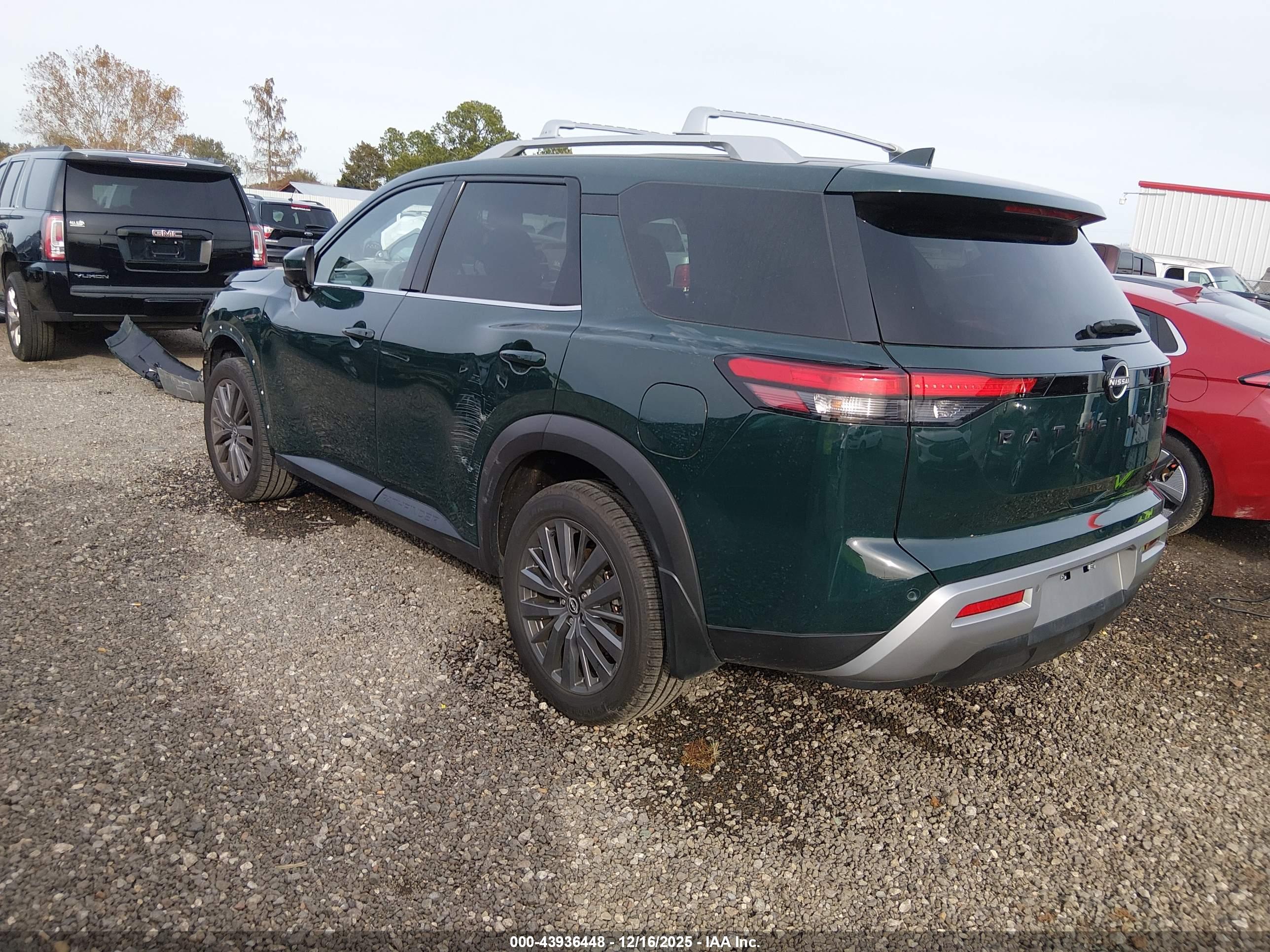 NISSAN PATHFINDER image 3