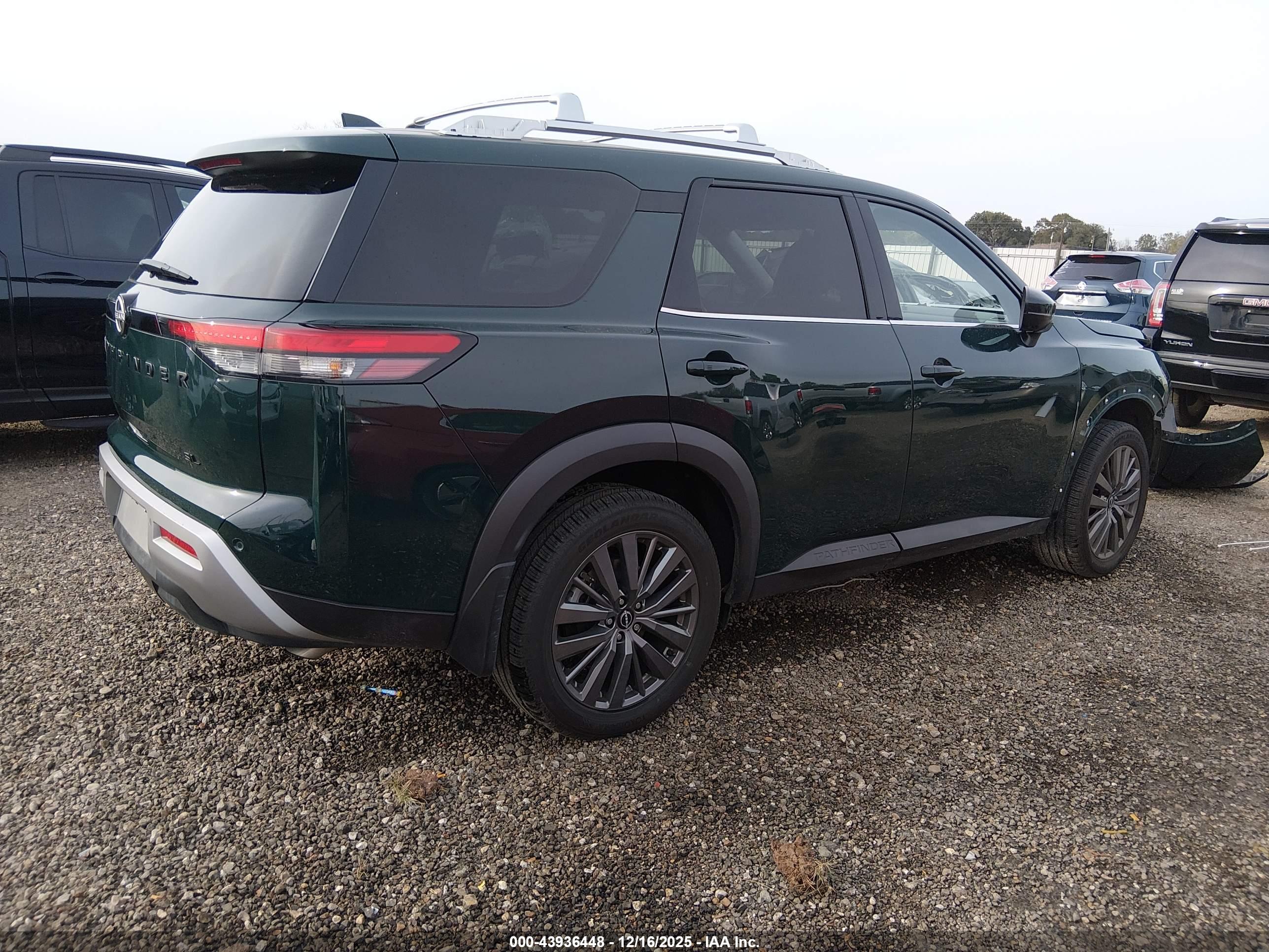 NISSAN PATHFINDER image 4