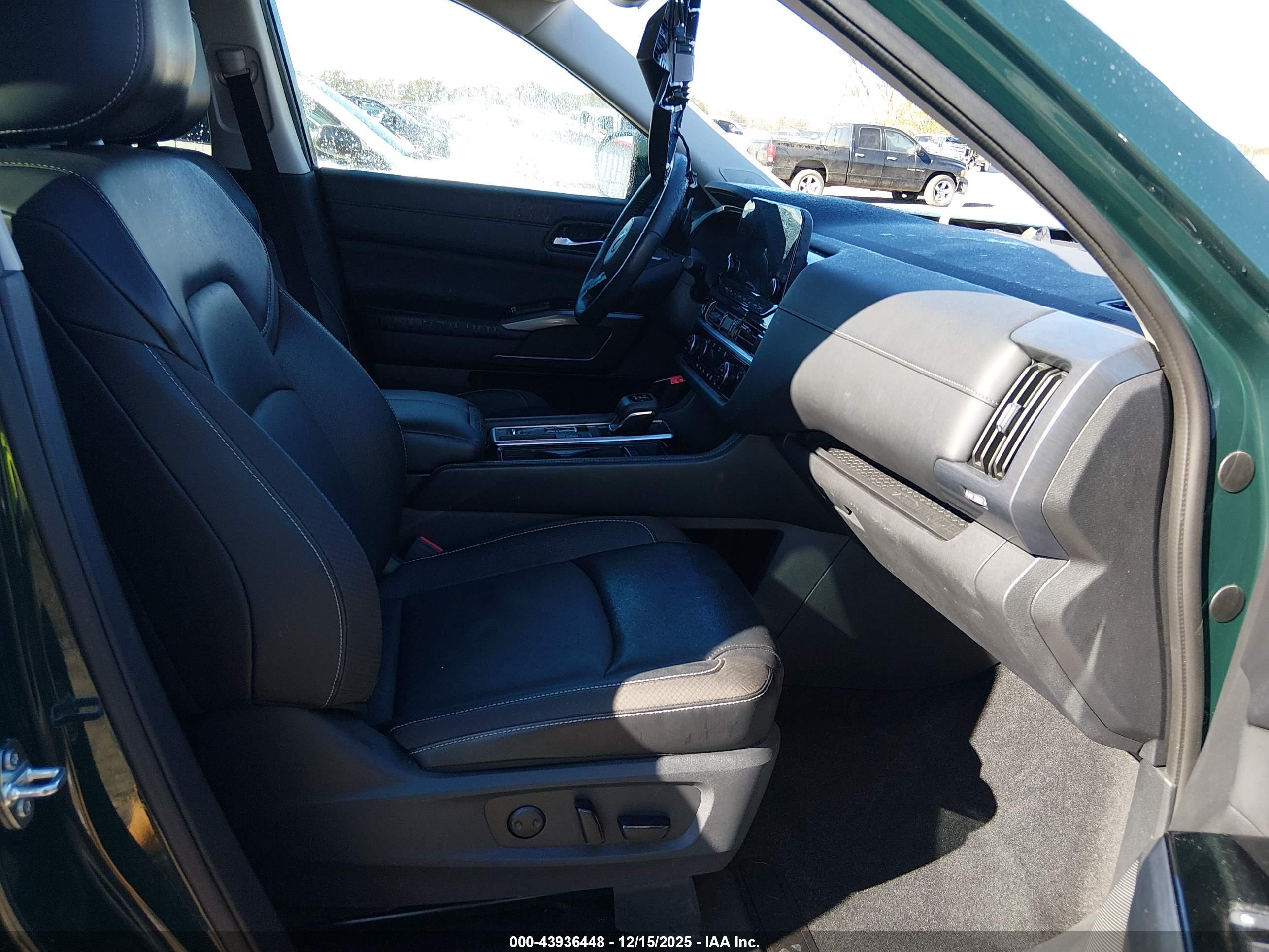 NISSAN PATHFINDER image 5