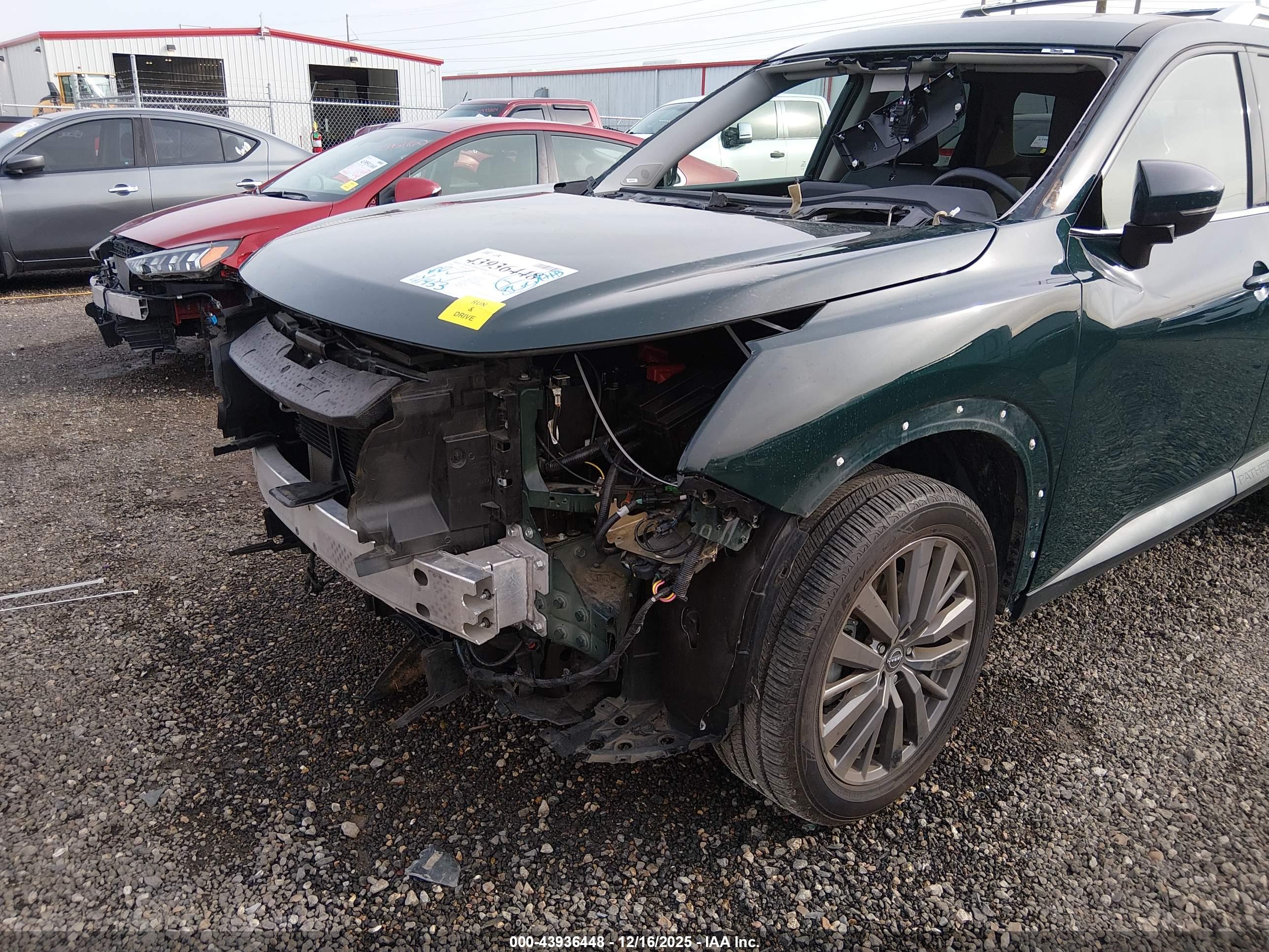 NISSAN PATHFINDER image 6
