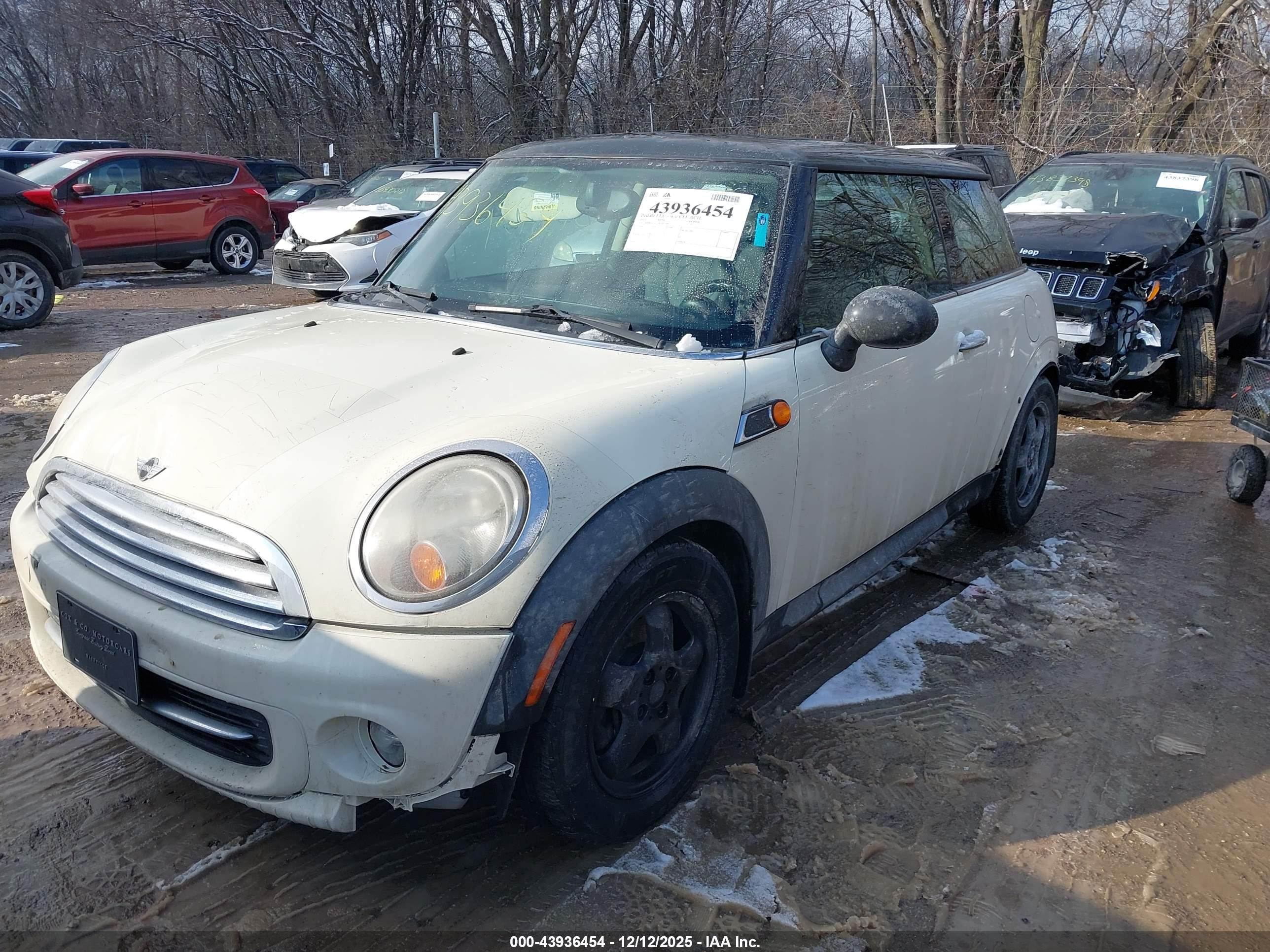 MINI COOPER image 2
