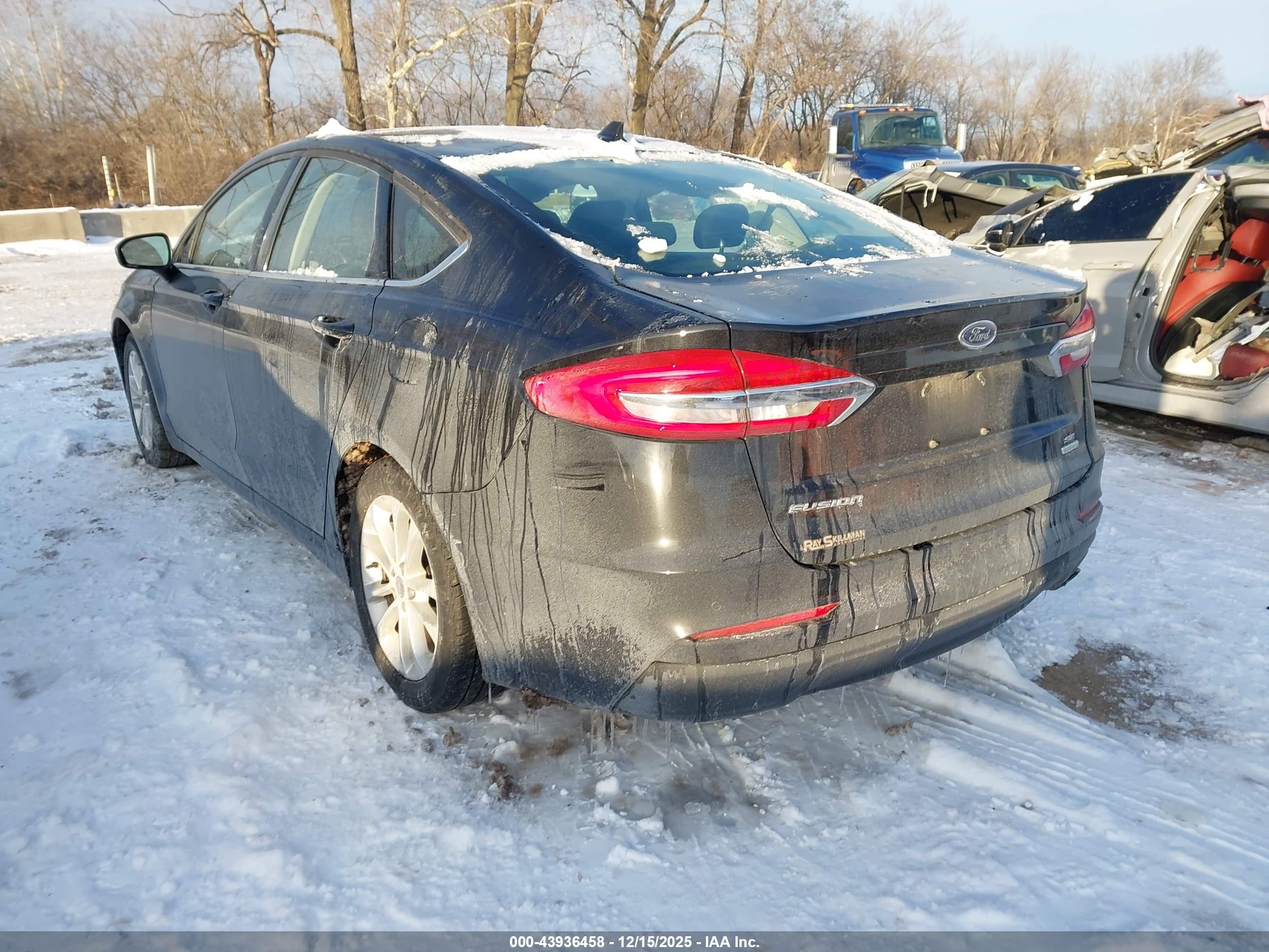 FORD FUSION image 3