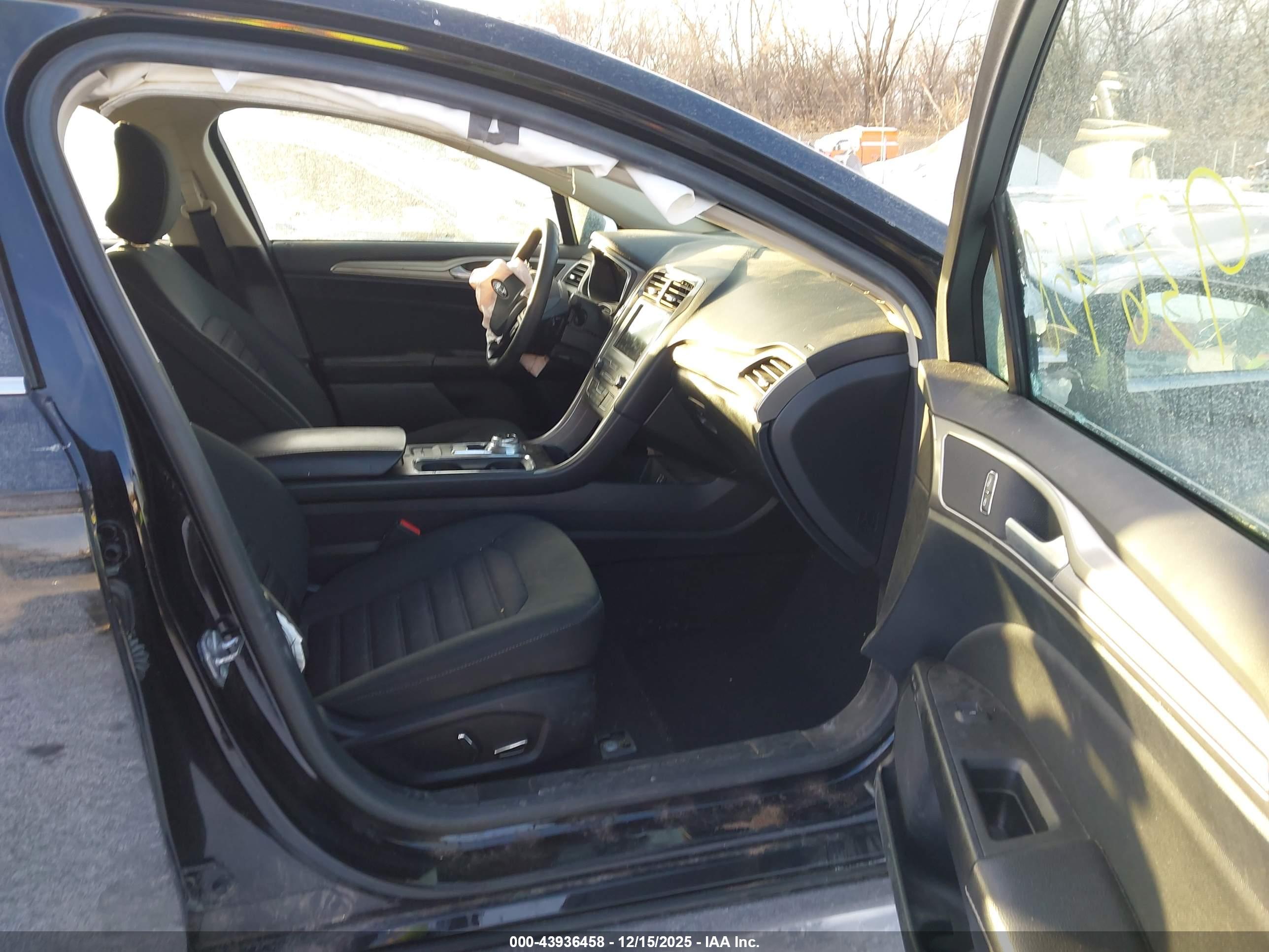 FORD FUSION image 5