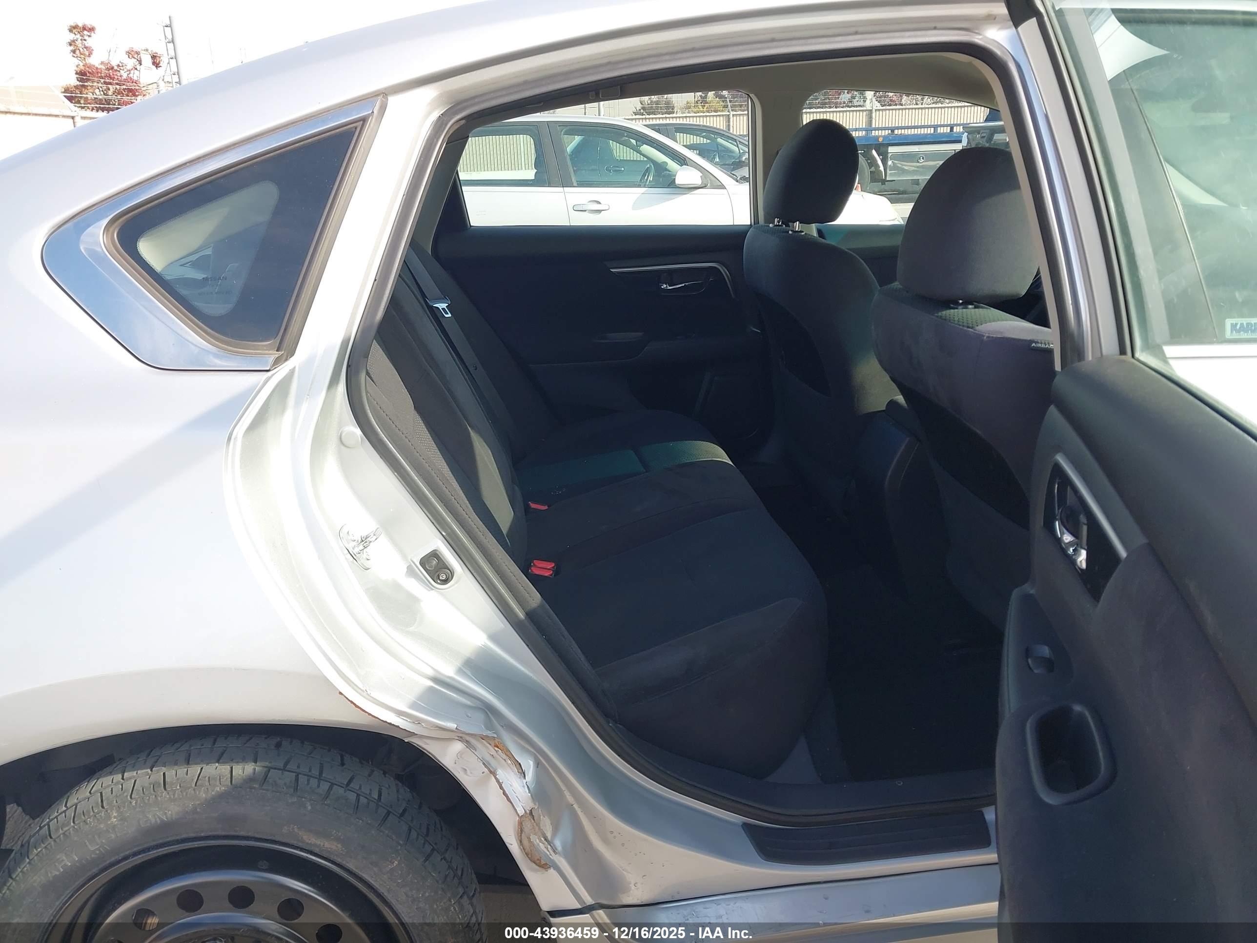 NISSAN ALTIMA image 8