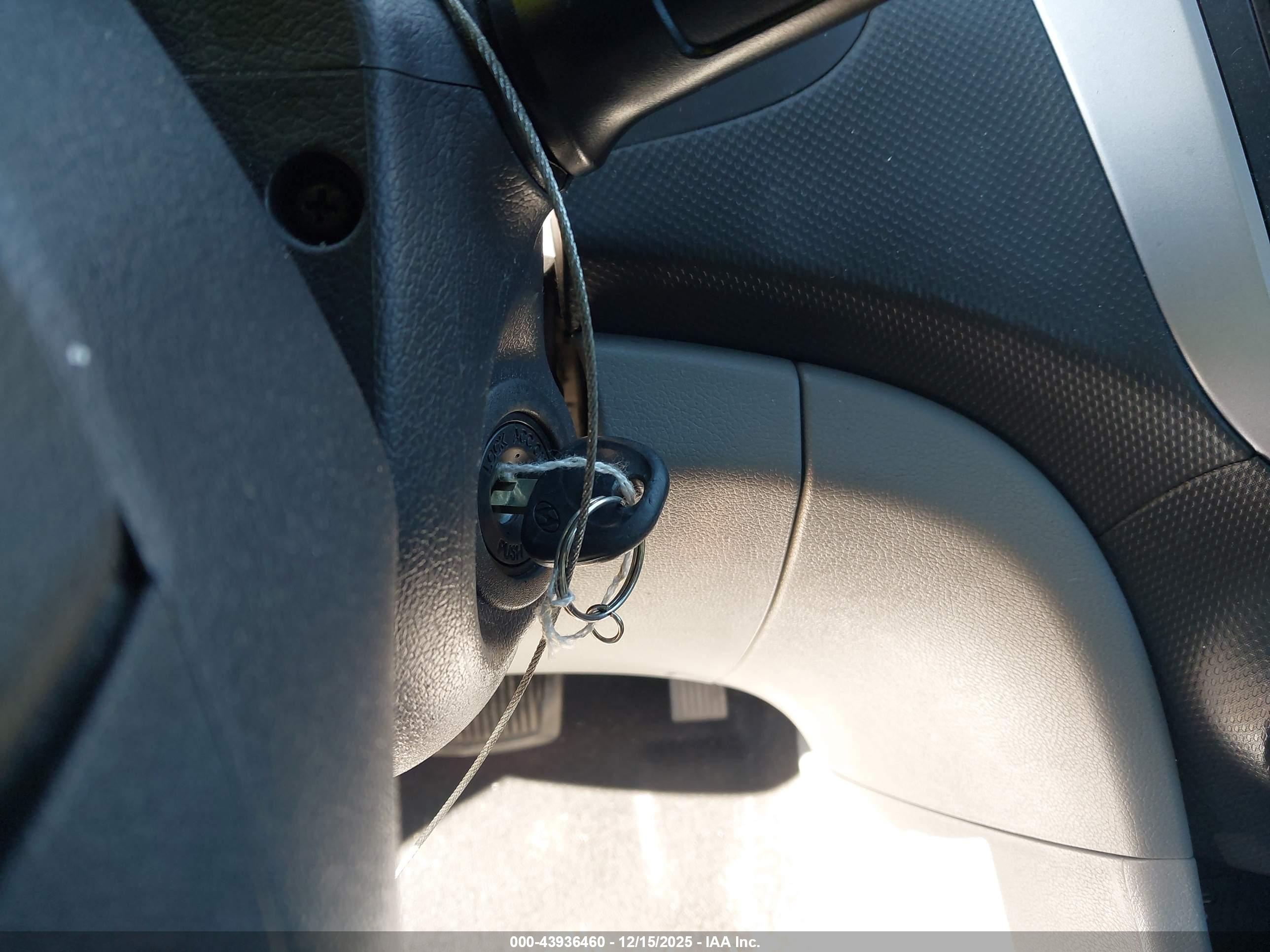 HYUNDAI ACCENT image 11