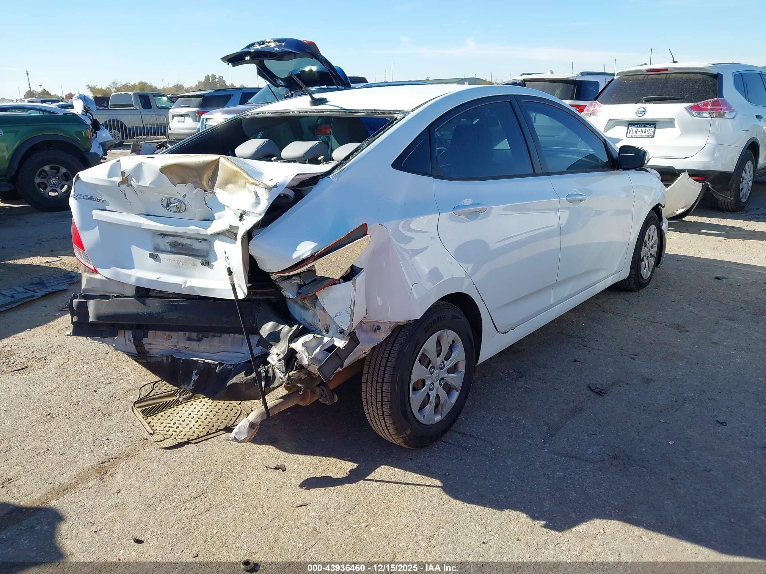 HYUNDAI ACCENT image 4