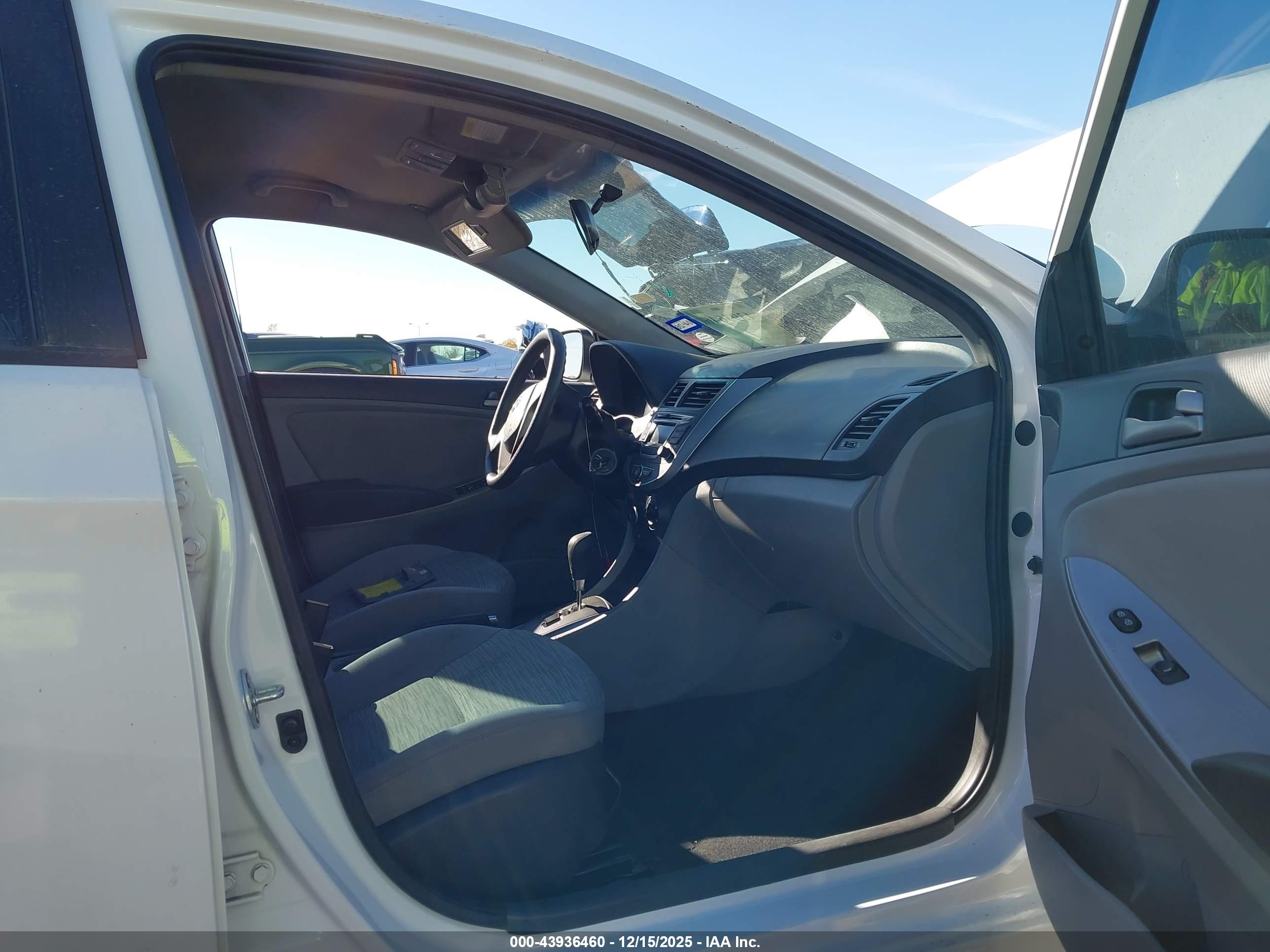 HYUNDAI ACCENT image 5