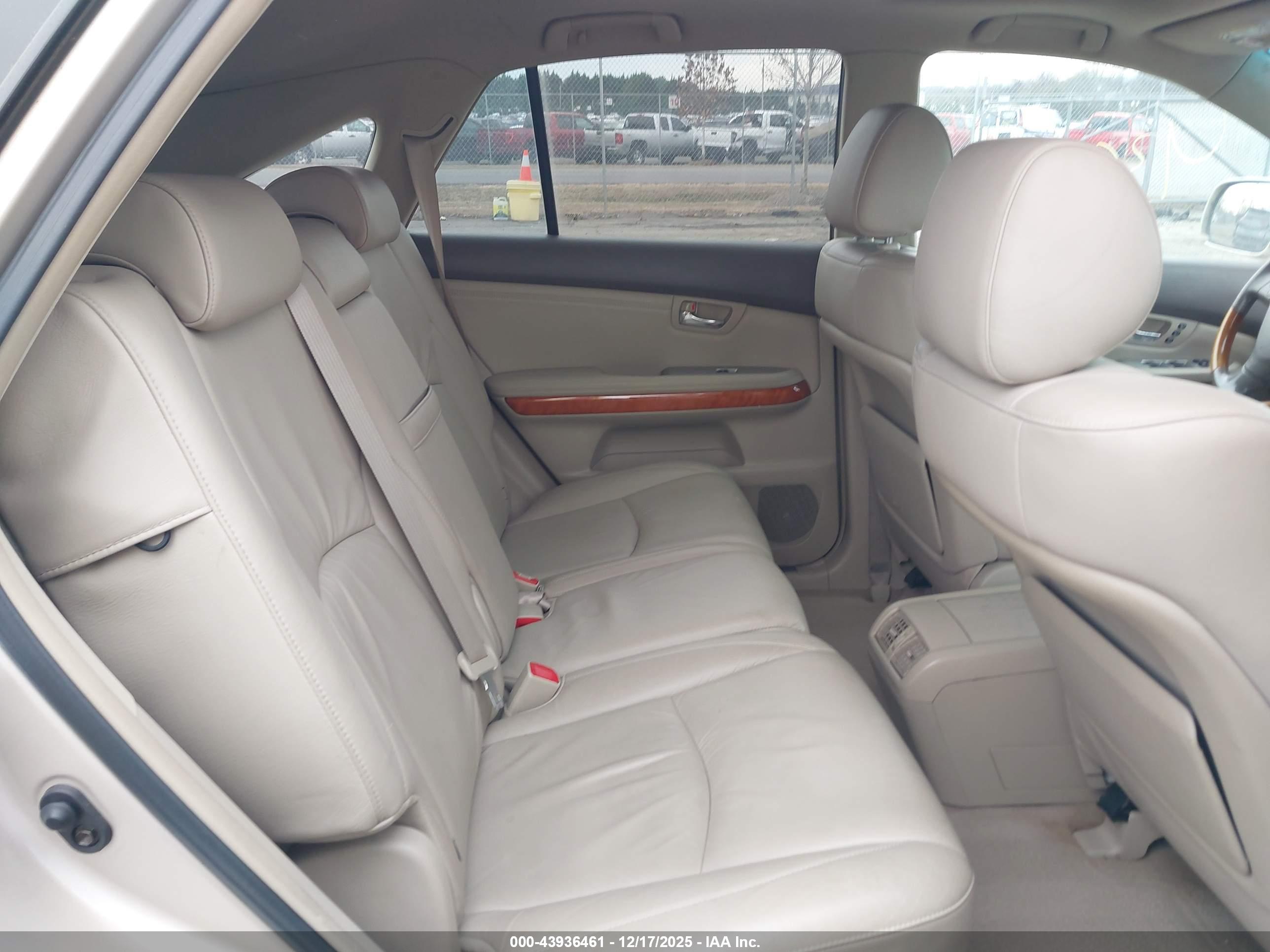 LEXUS RX image 8