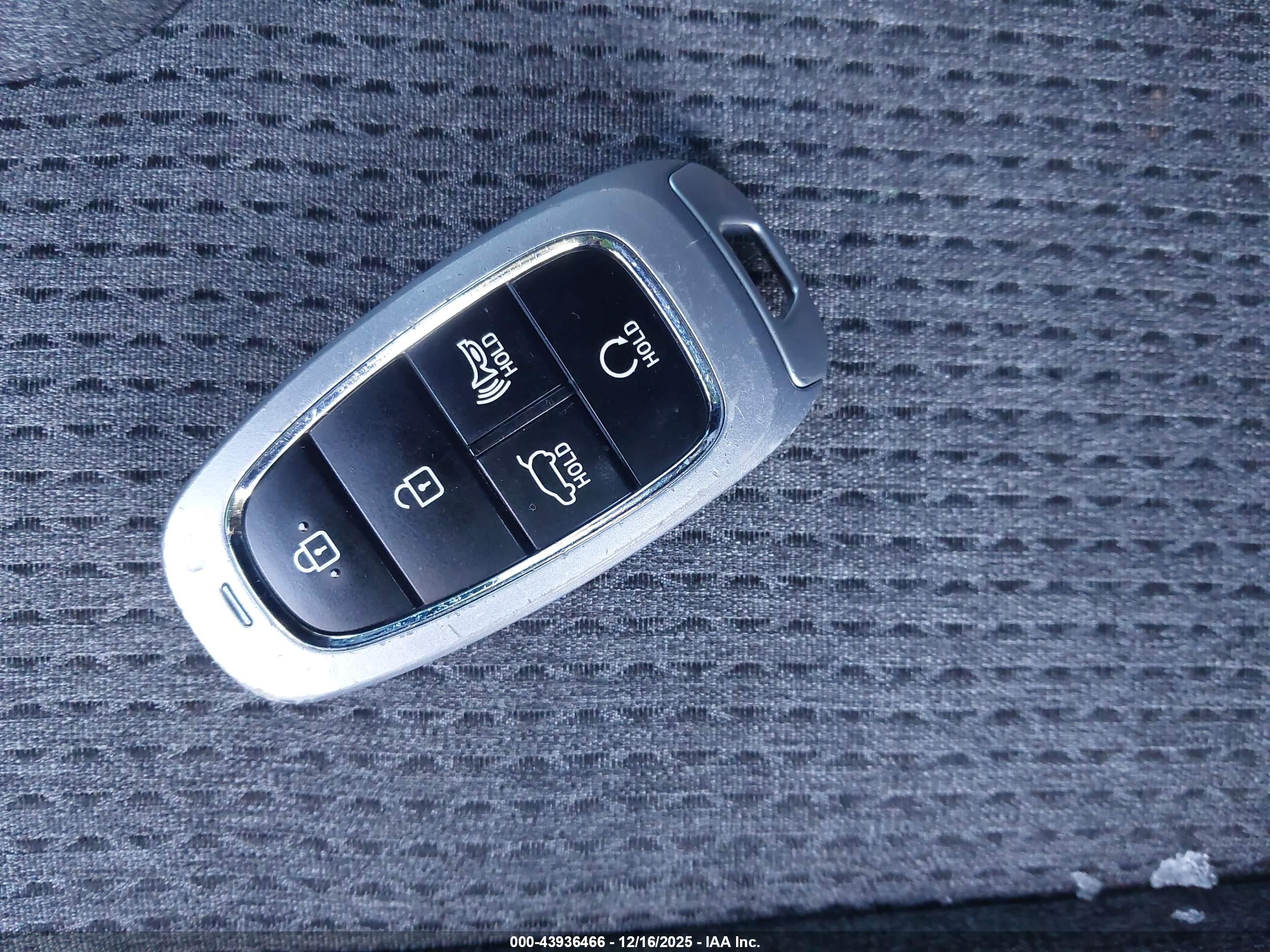 HYUNDAI SANTA image 11