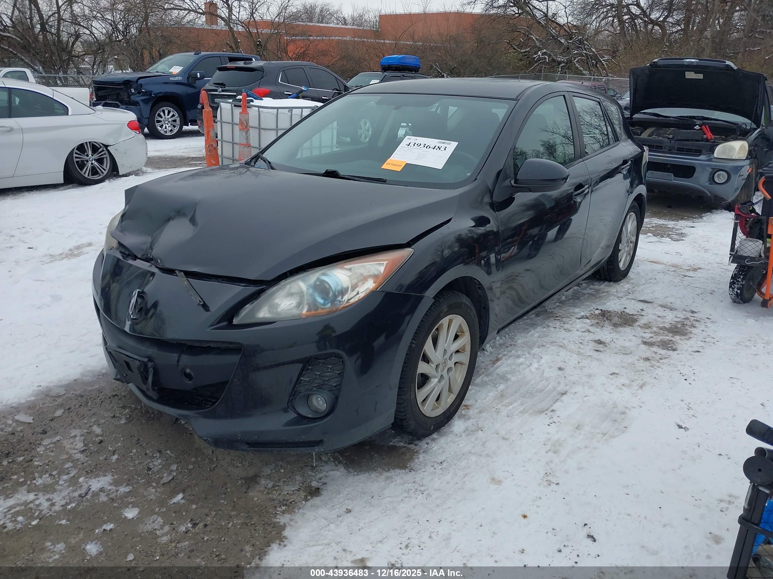 MAZDA MAZDA3 image 2