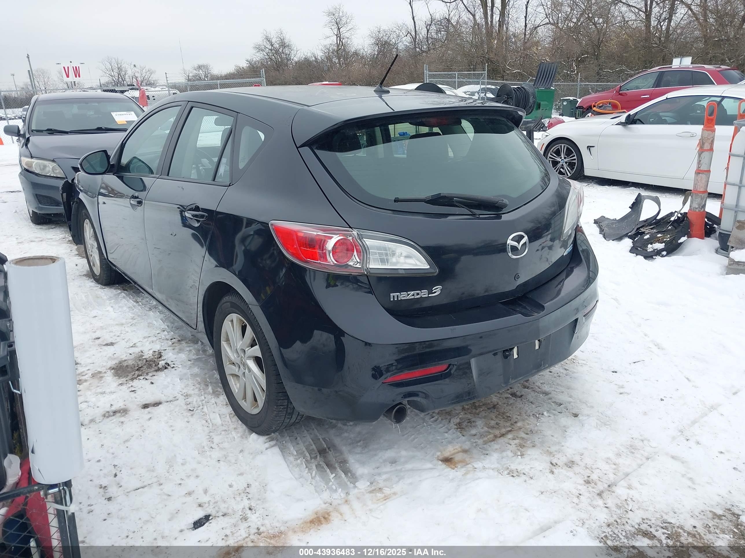 MAZDA MAZDA3 image 3