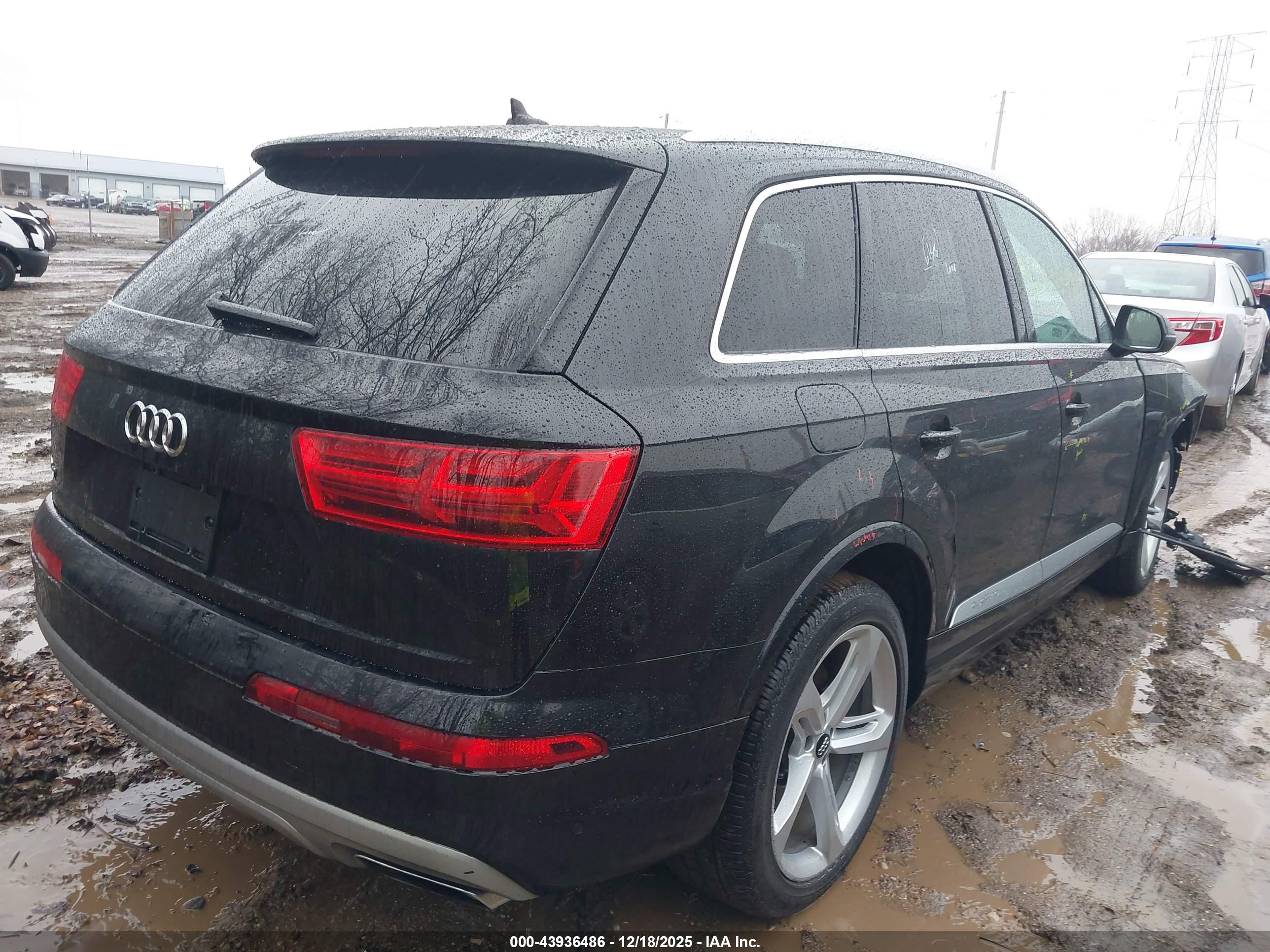 AUDI Q7 image 4