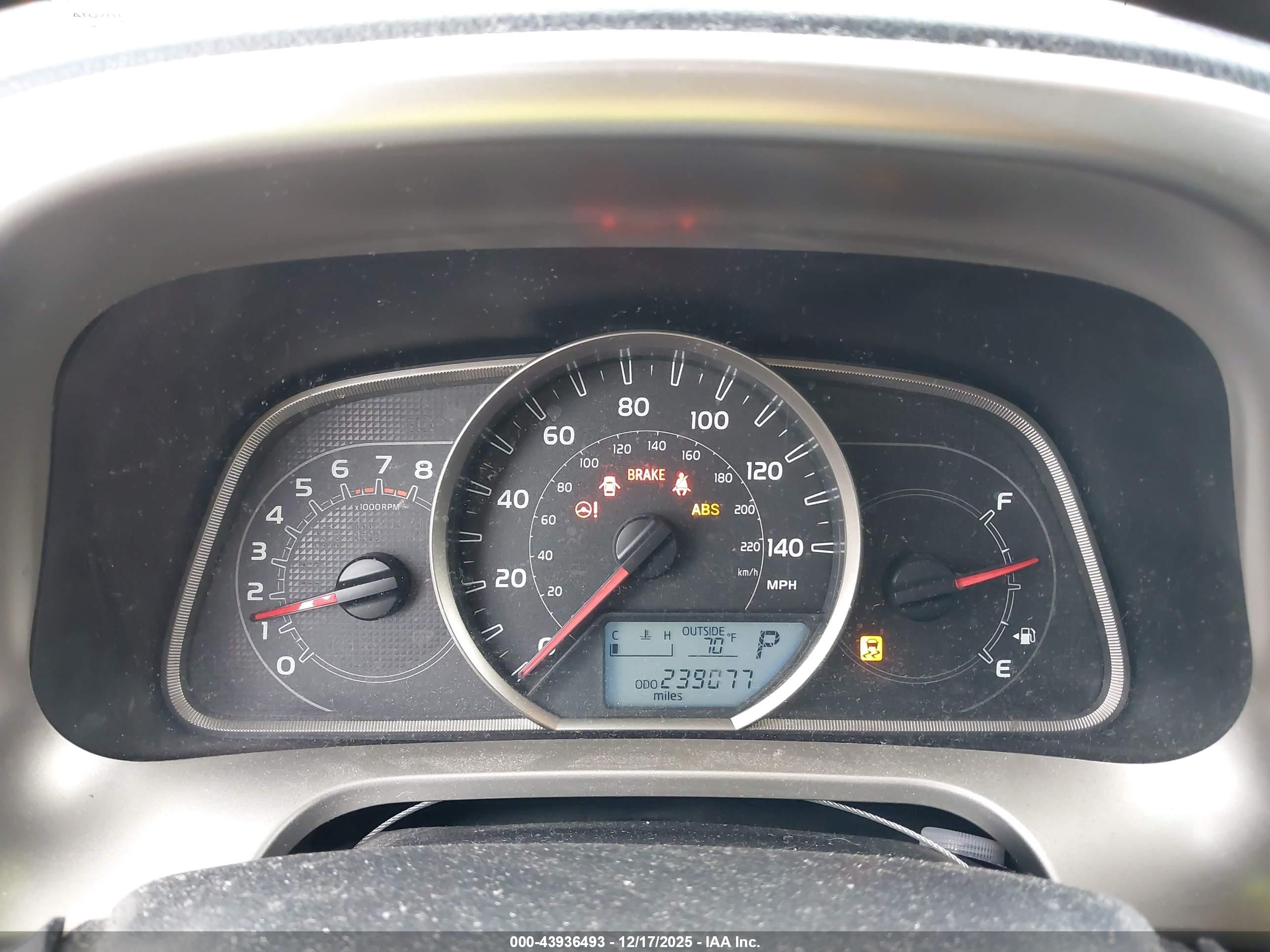 TOYOTA RAV4 image 7