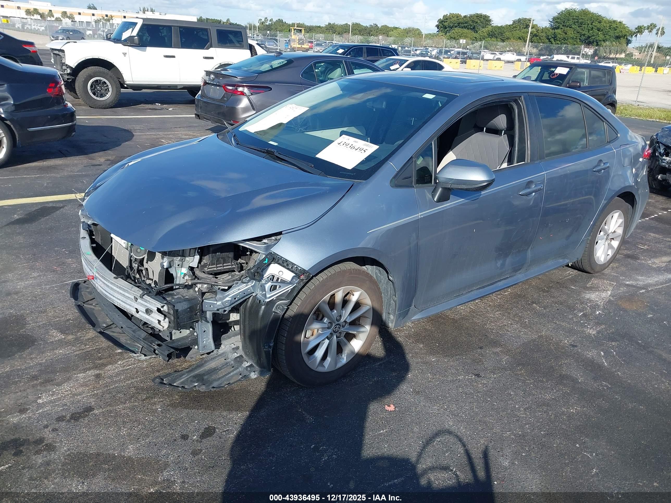 TOYOTA COROLLA image 2