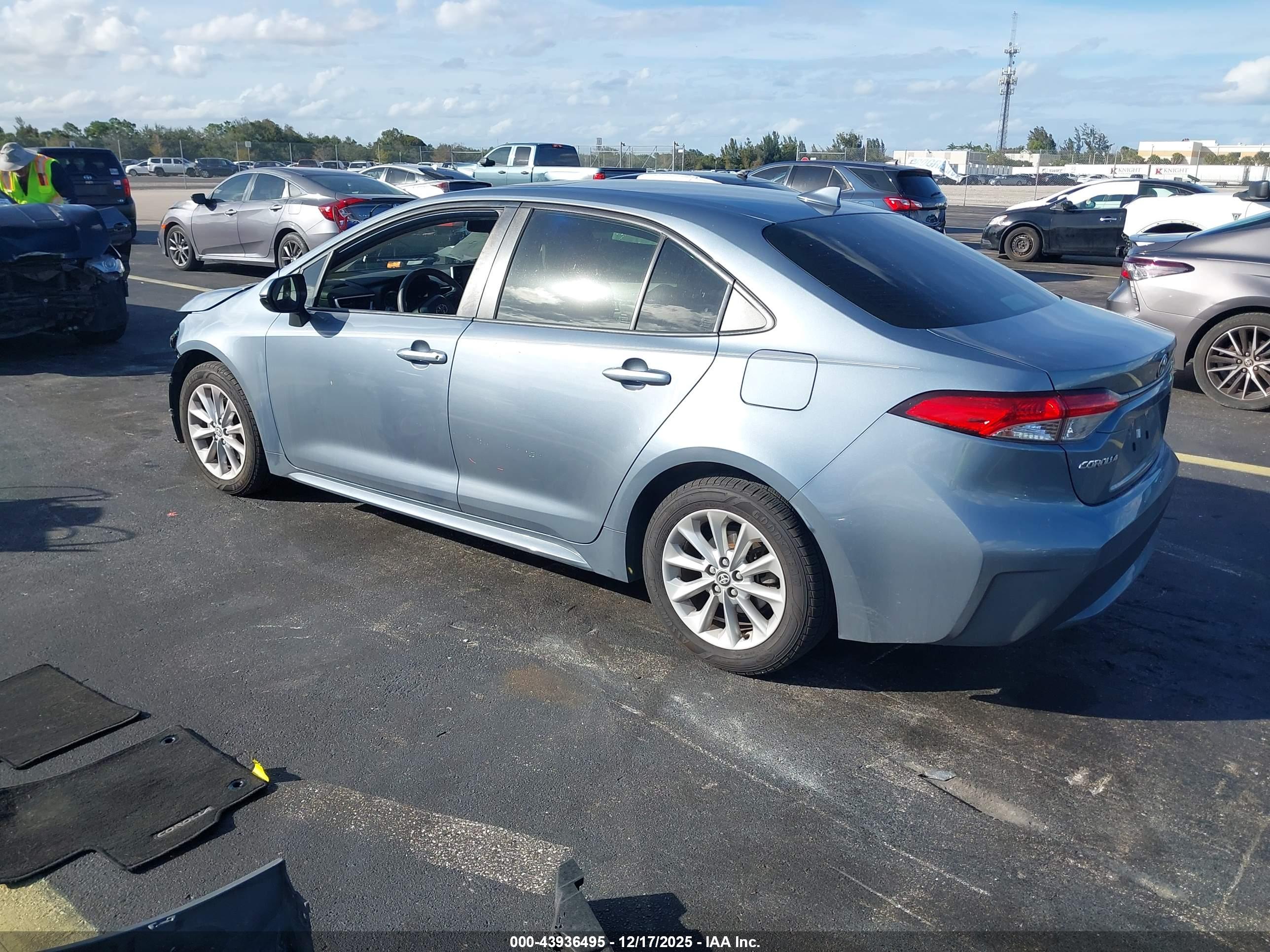 TOYOTA COROLLA image 3