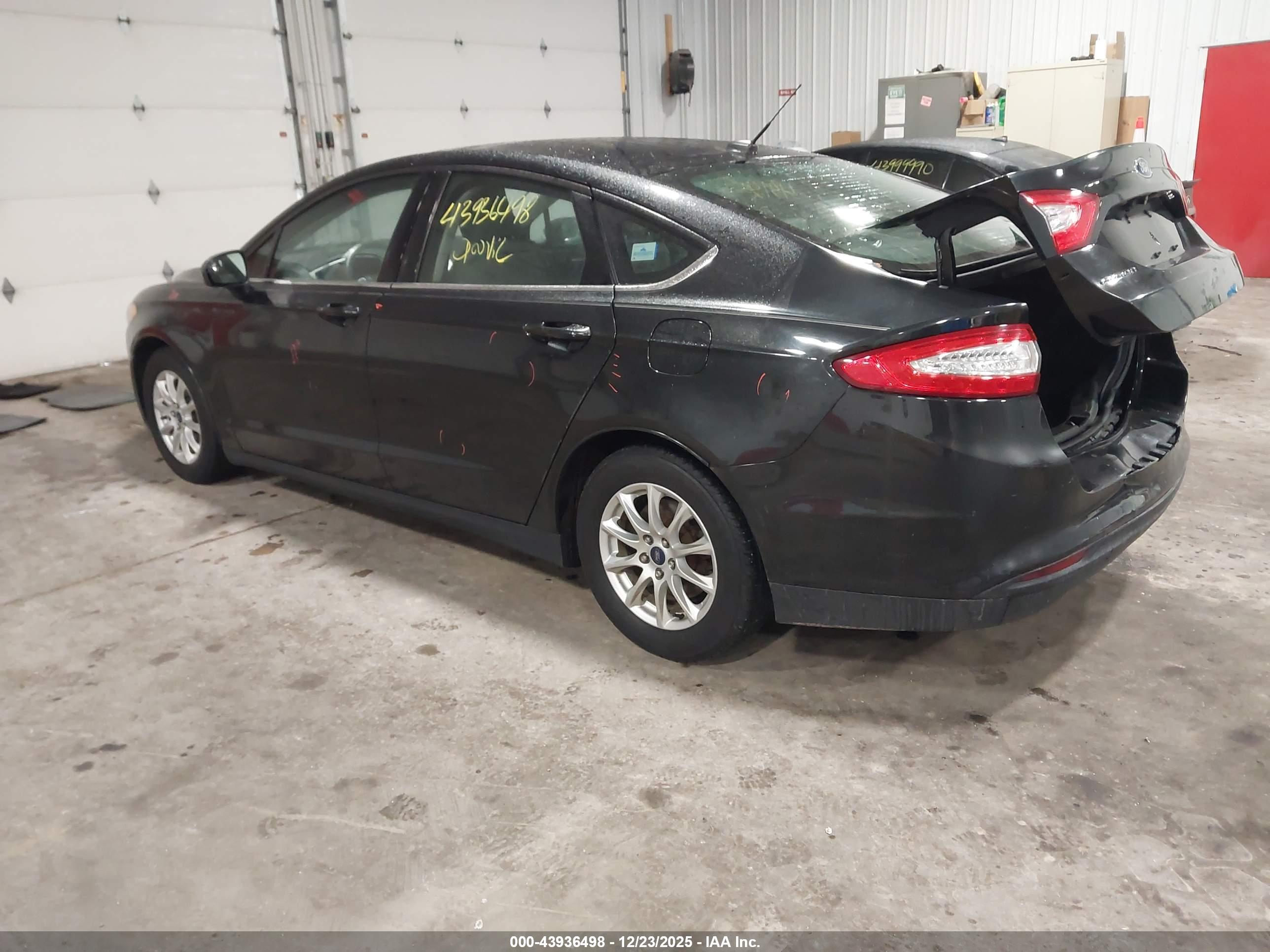 FORD FUSION image 3