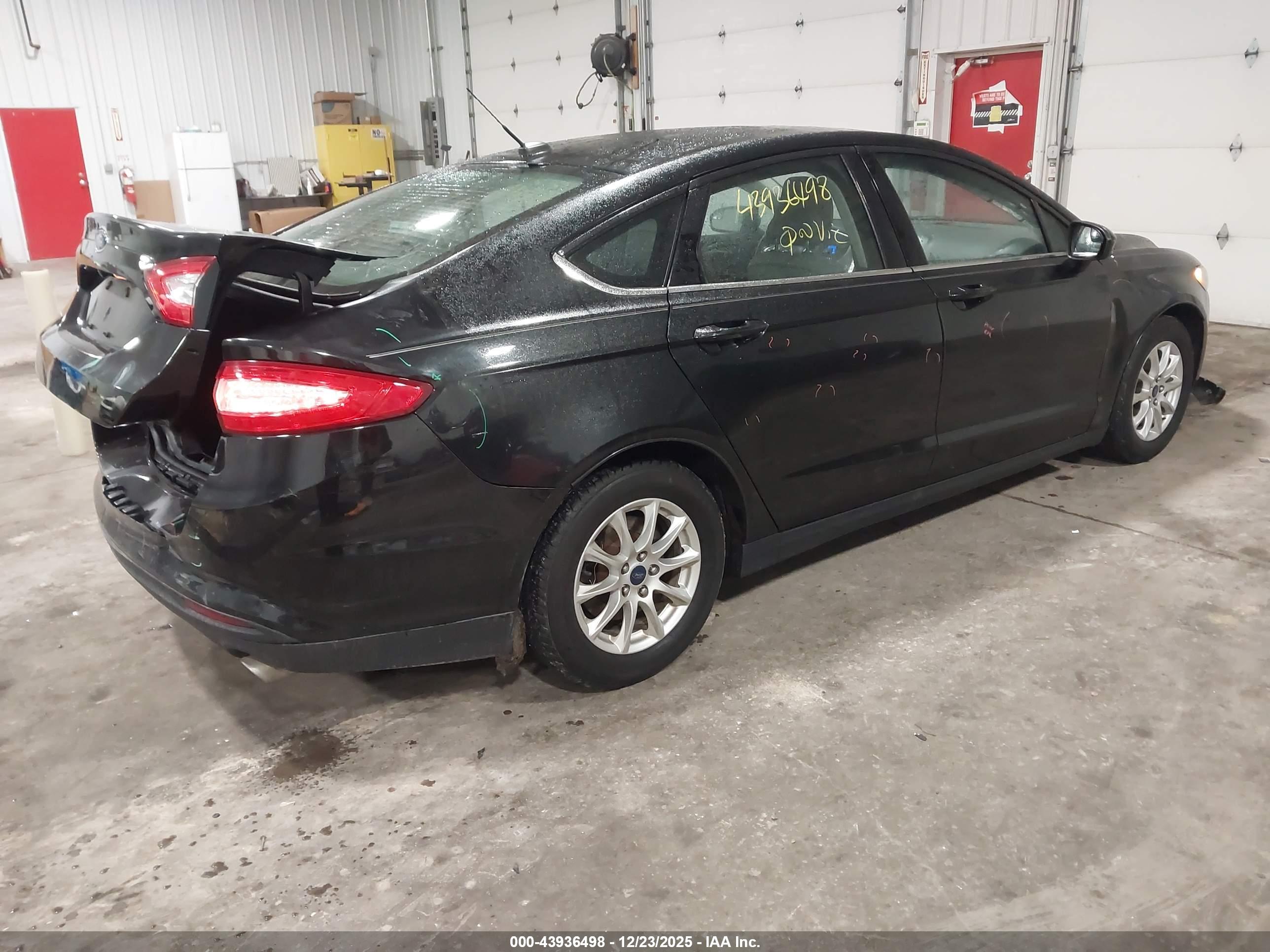 FORD FUSION image 4