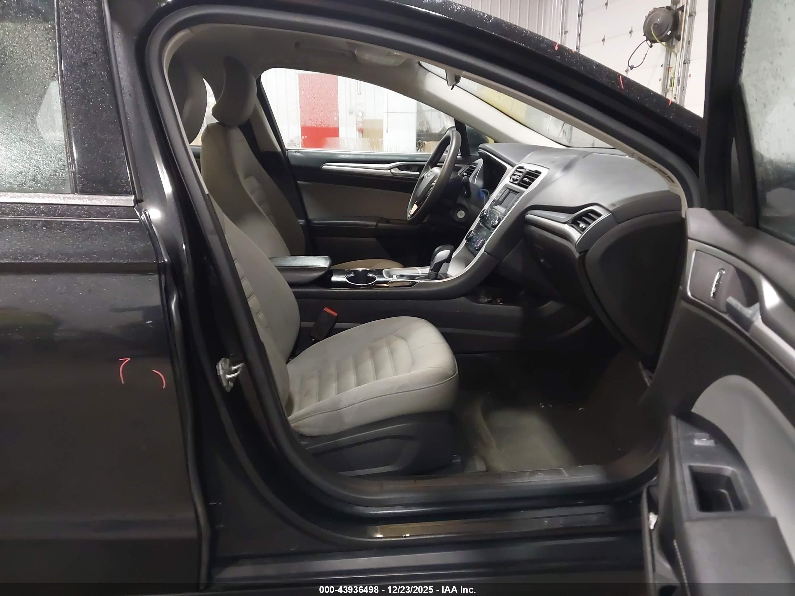 FORD FUSION image 5
