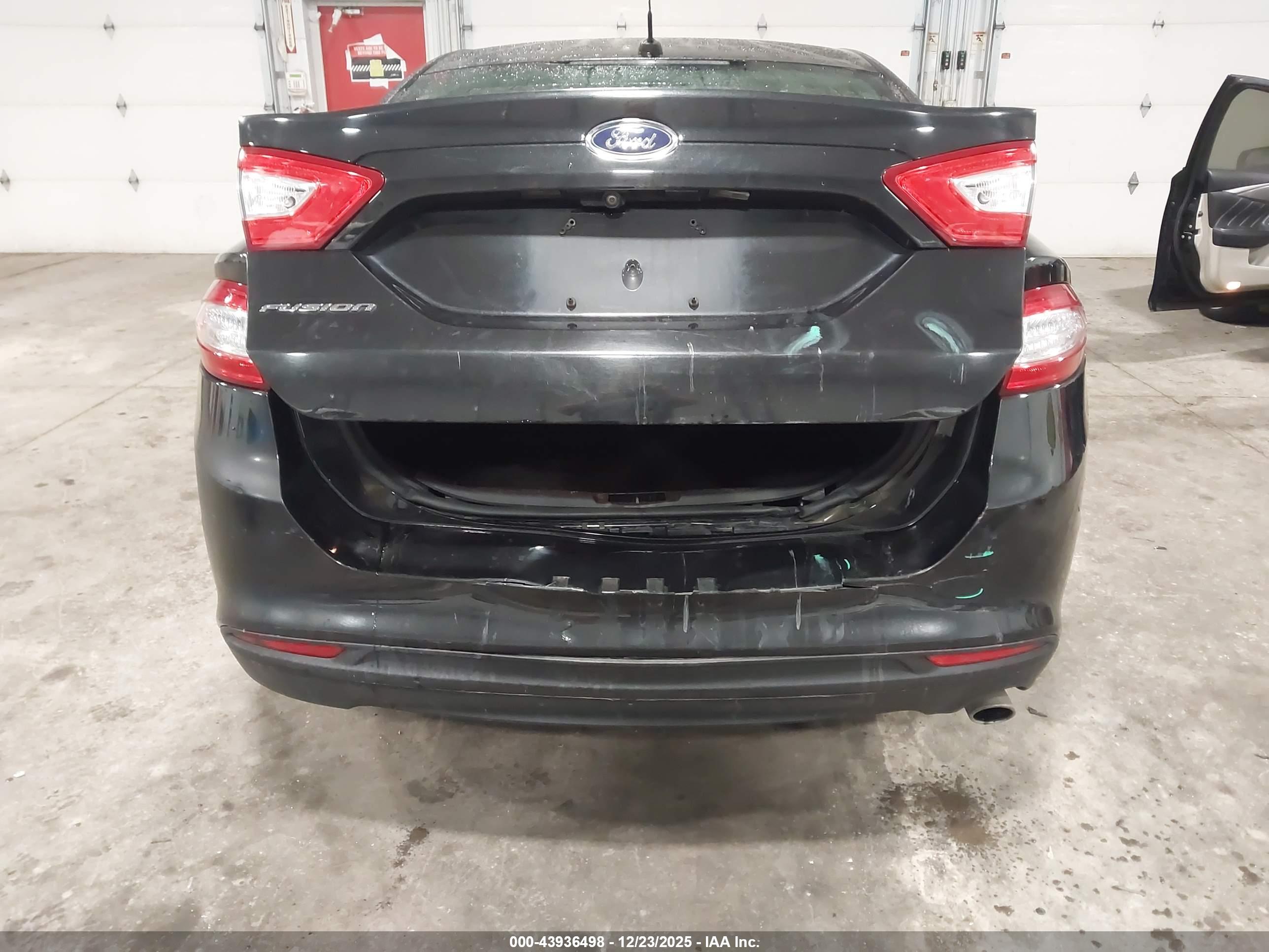 FORD FUSION image 6