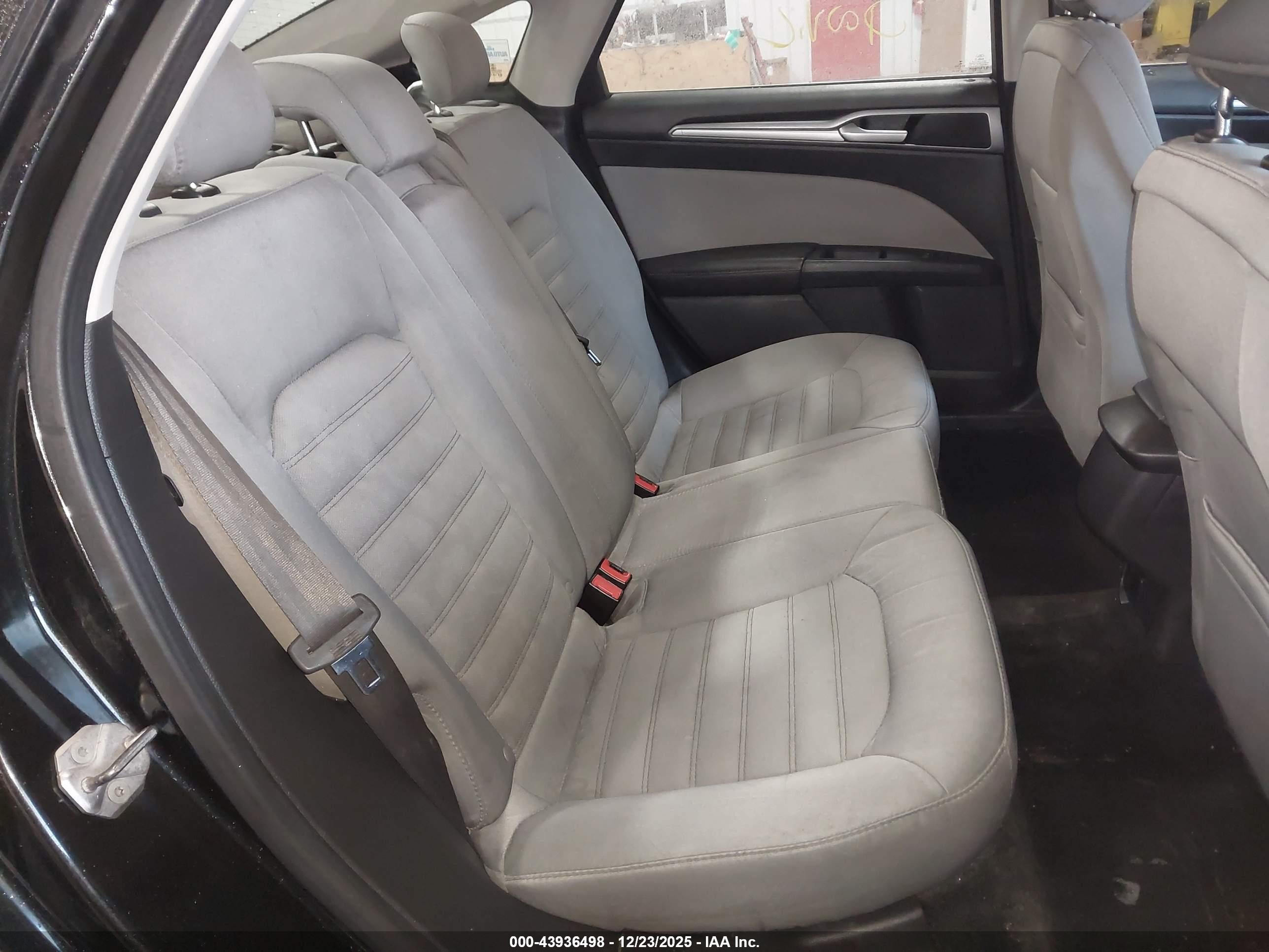 FORD FUSION image 8