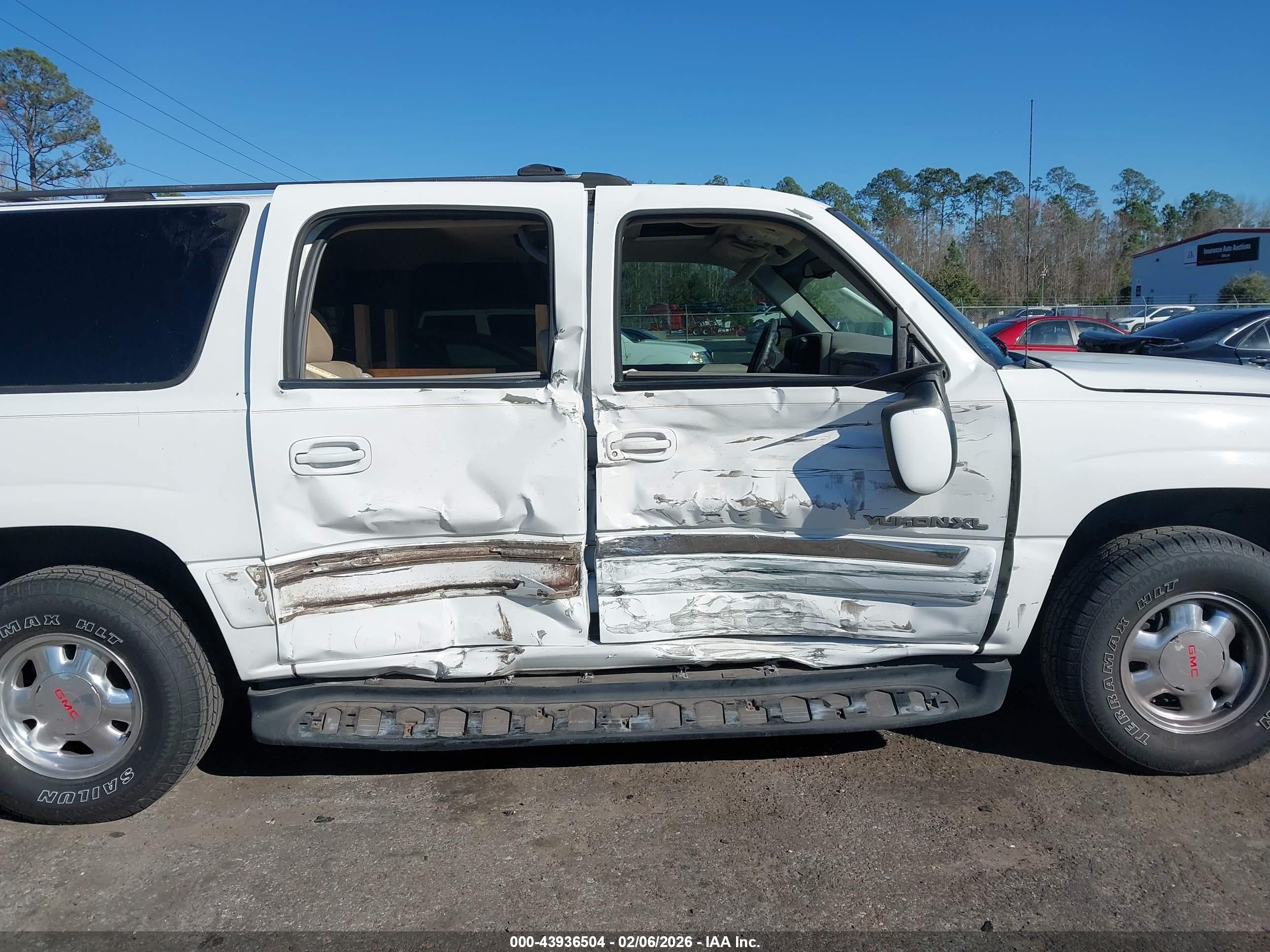 GMC YUKON image 6