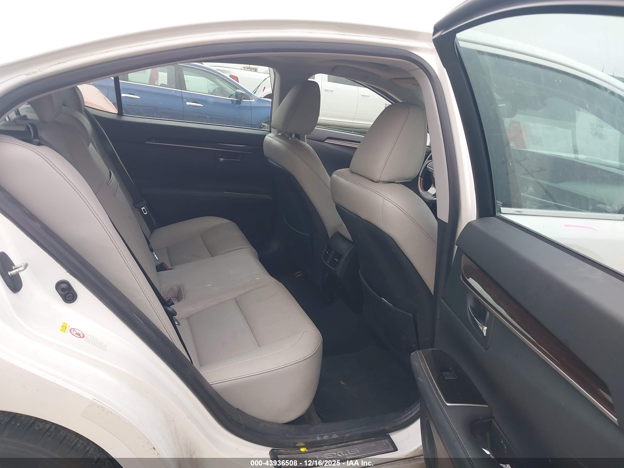 LEXUS ES image 8