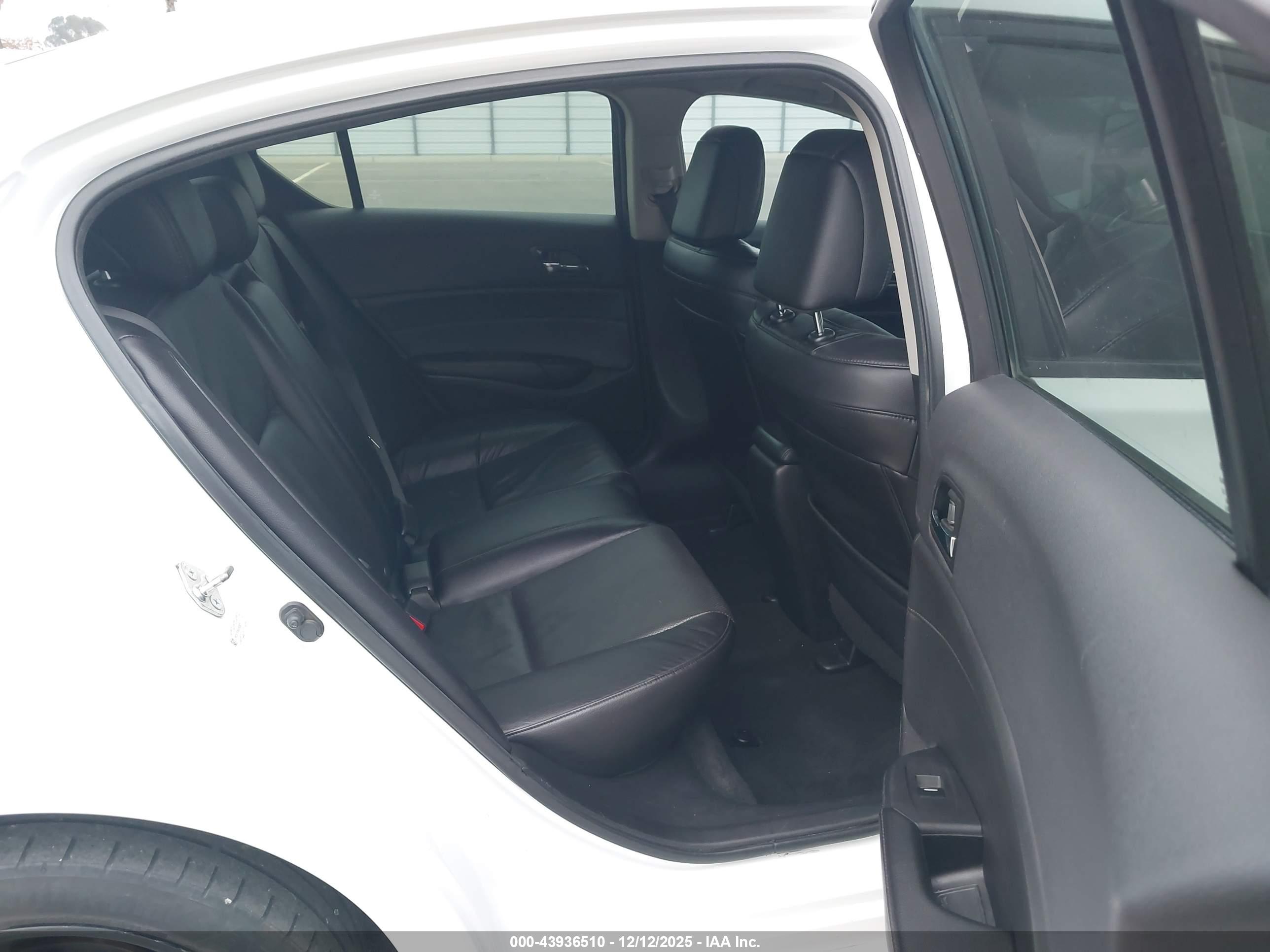 ACURA ILX image 8