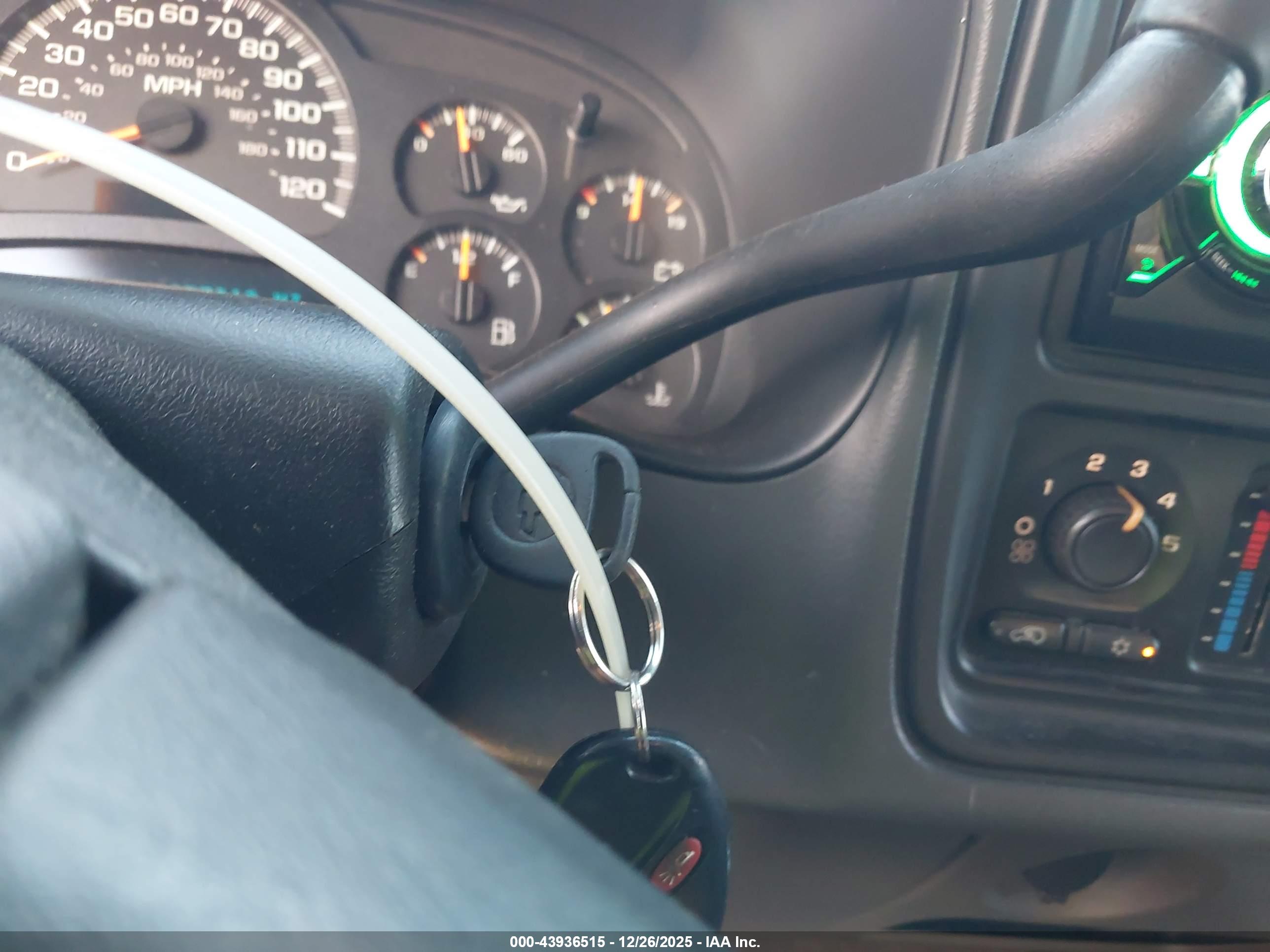 CHEVROLET SILVERADO image 11