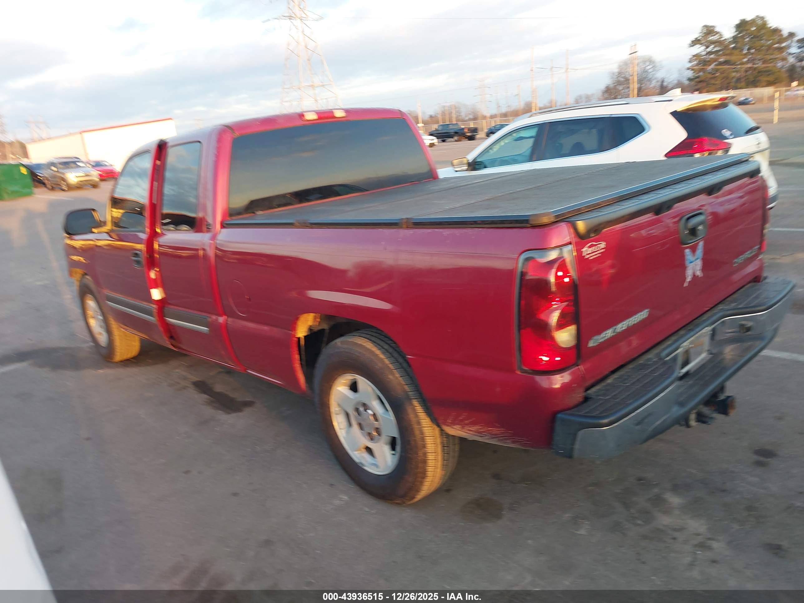 CHEVROLET SILVERADO image 3