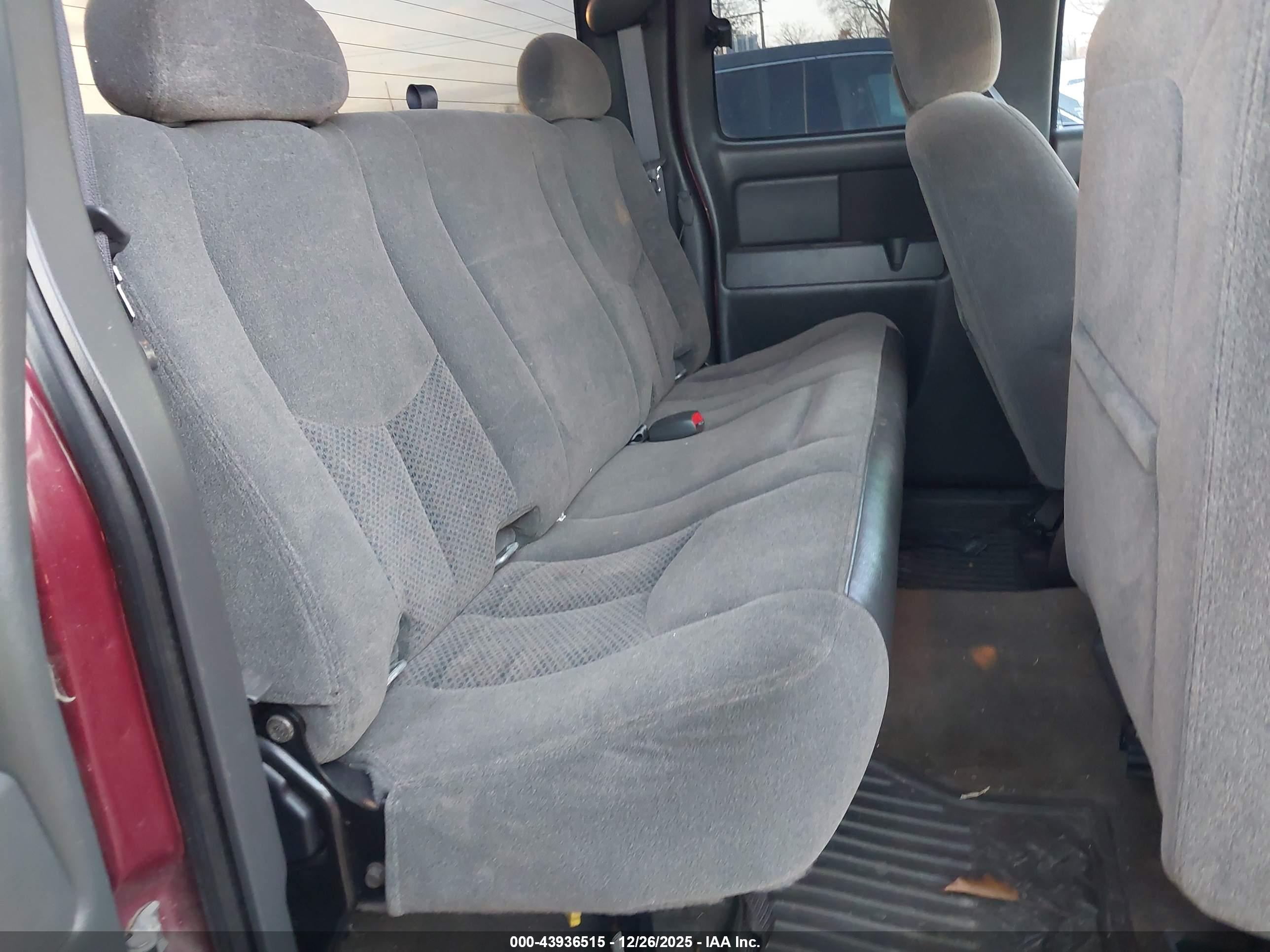 CHEVROLET SILVERADO image 8