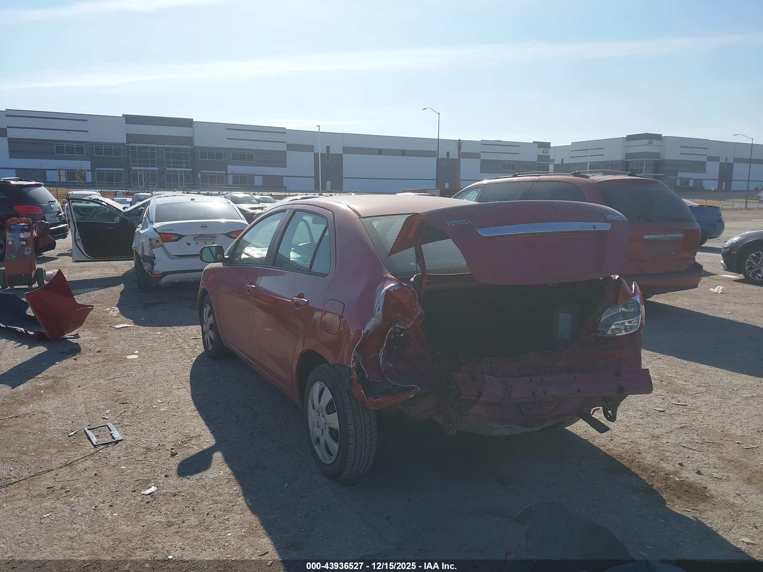 TOYOTA YARIS image 3