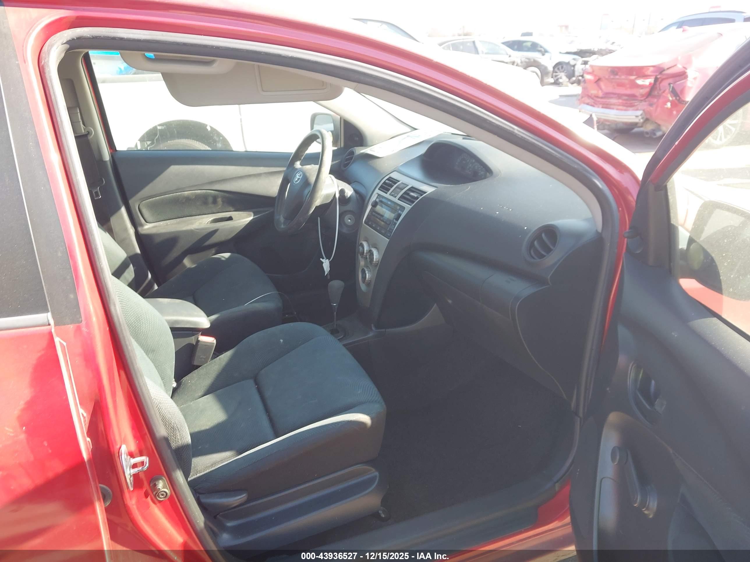 TOYOTA YARIS image 5