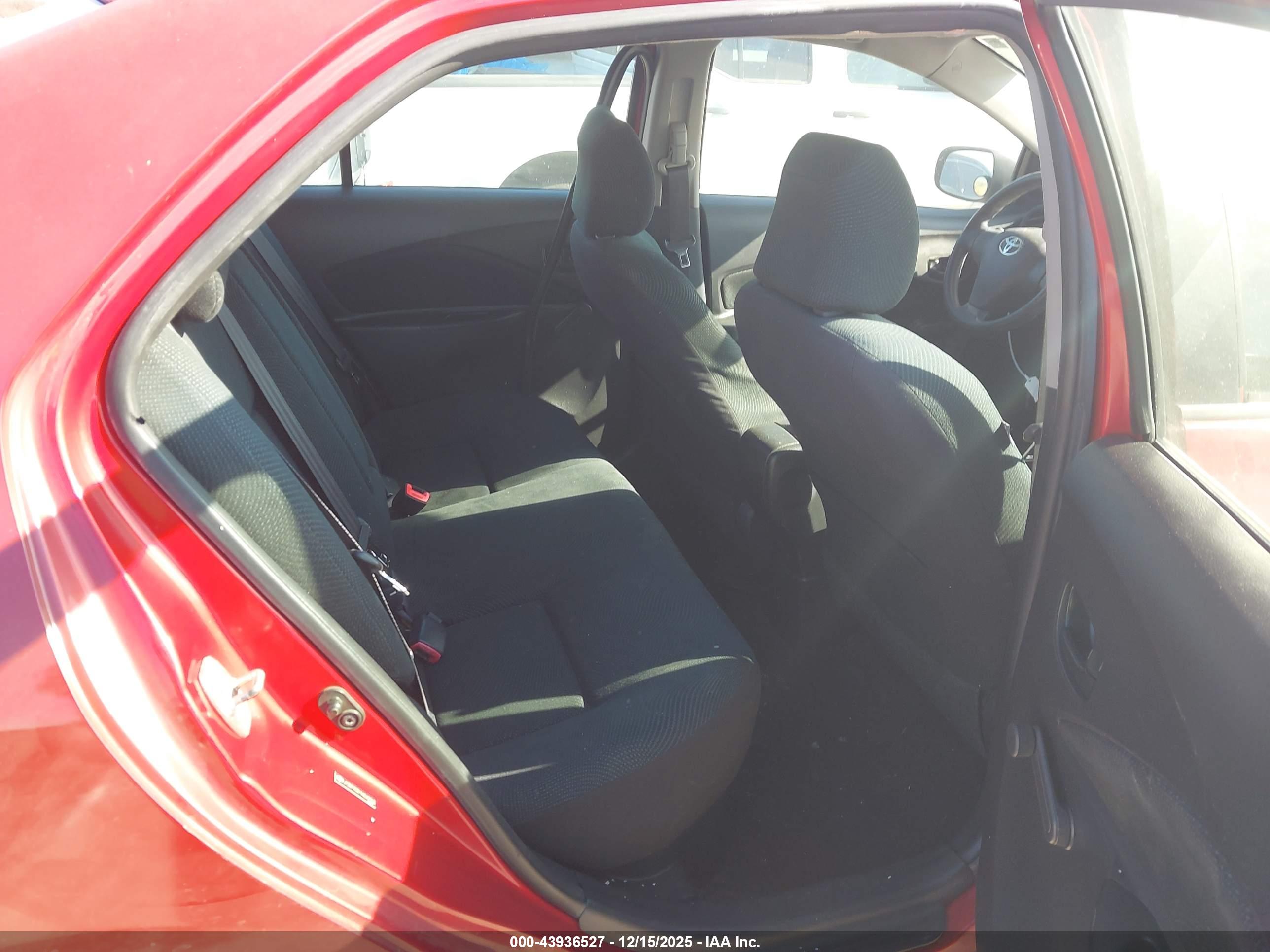 TOYOTA YARIS image 8